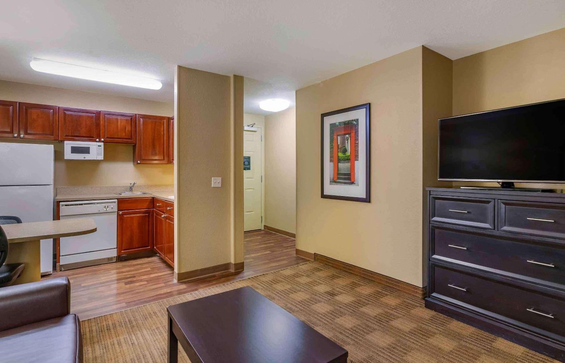 Extended Stay America Suites - Tampa - Airport - N Westshore Blvd photo 27