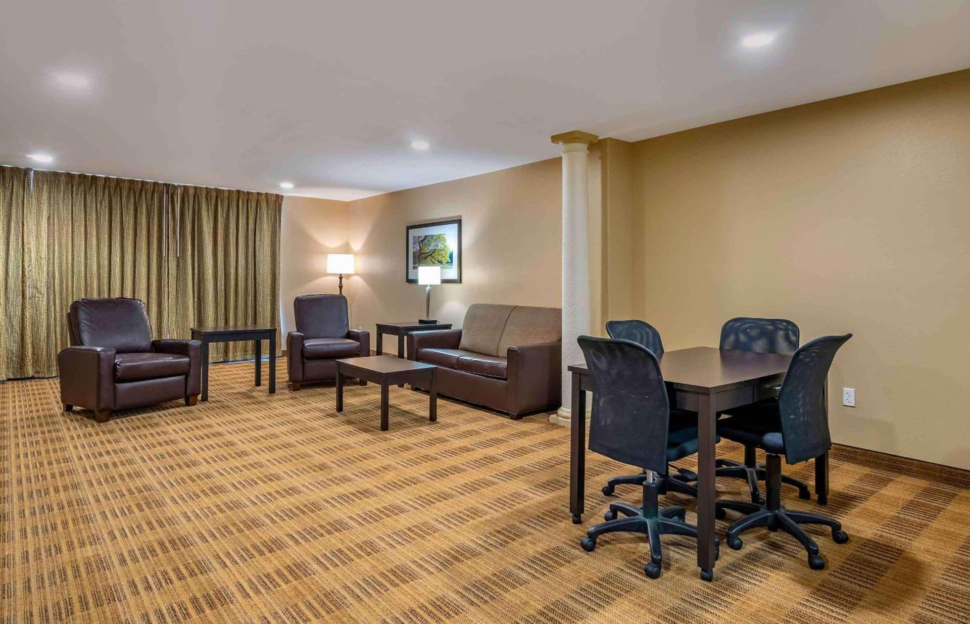 Extended Stay America Suites - Tampa - Airport - N Westshore Blvd photo 29