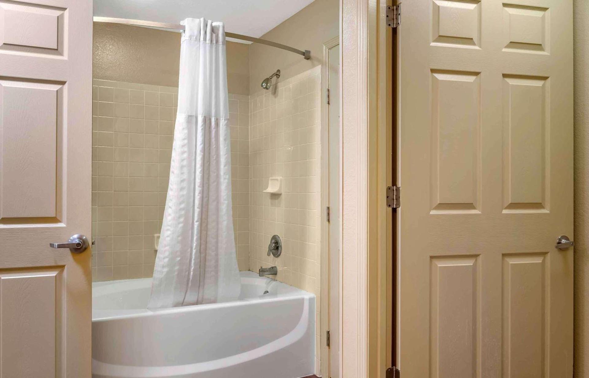 Extended Stay America Suites - Tampa - Airport - N Westshore Blvd photo 34