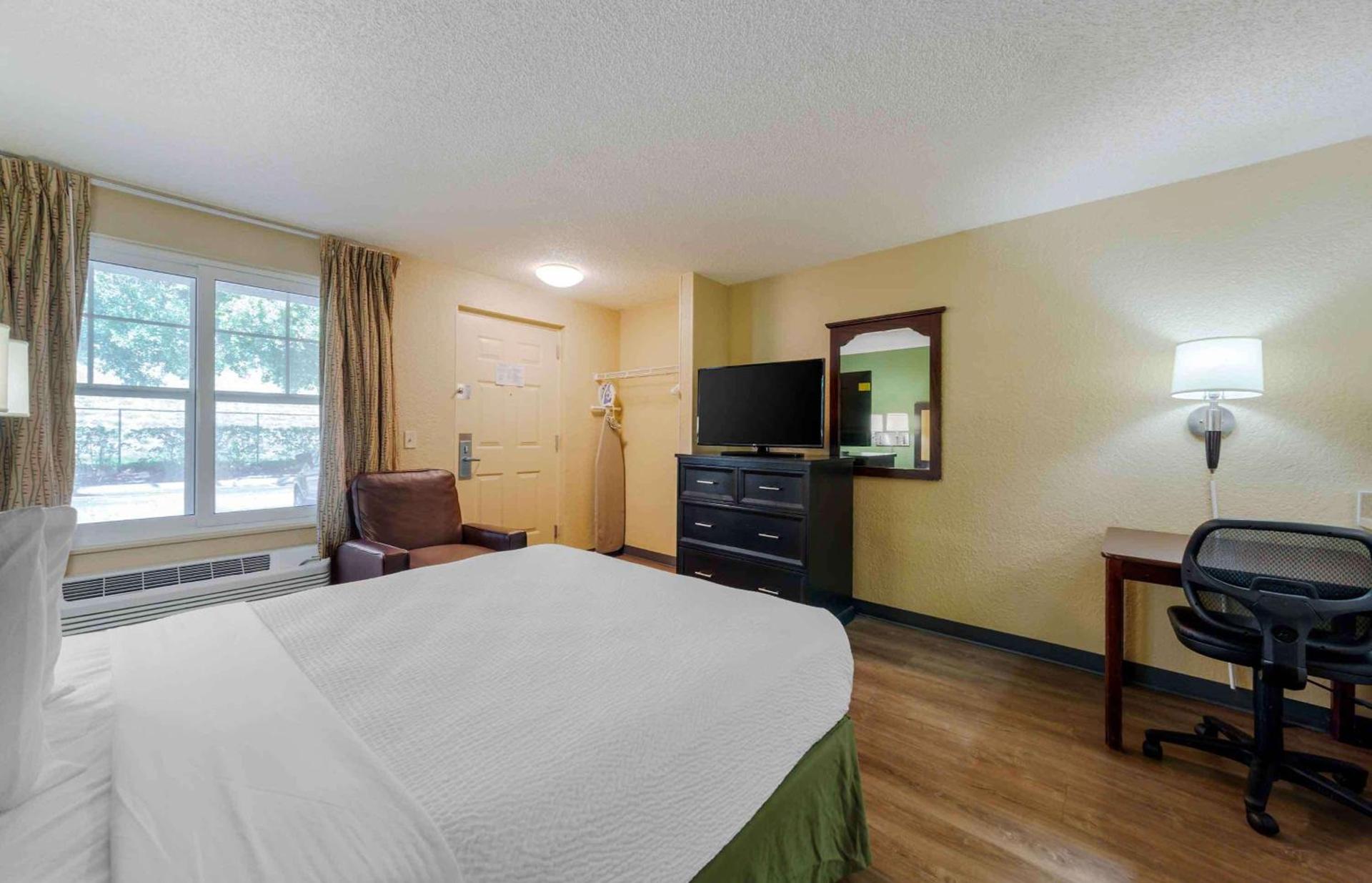 Extended Stay America Suites - Fort Lauderdale - Cypress Creek - Andrews Ave photo 11