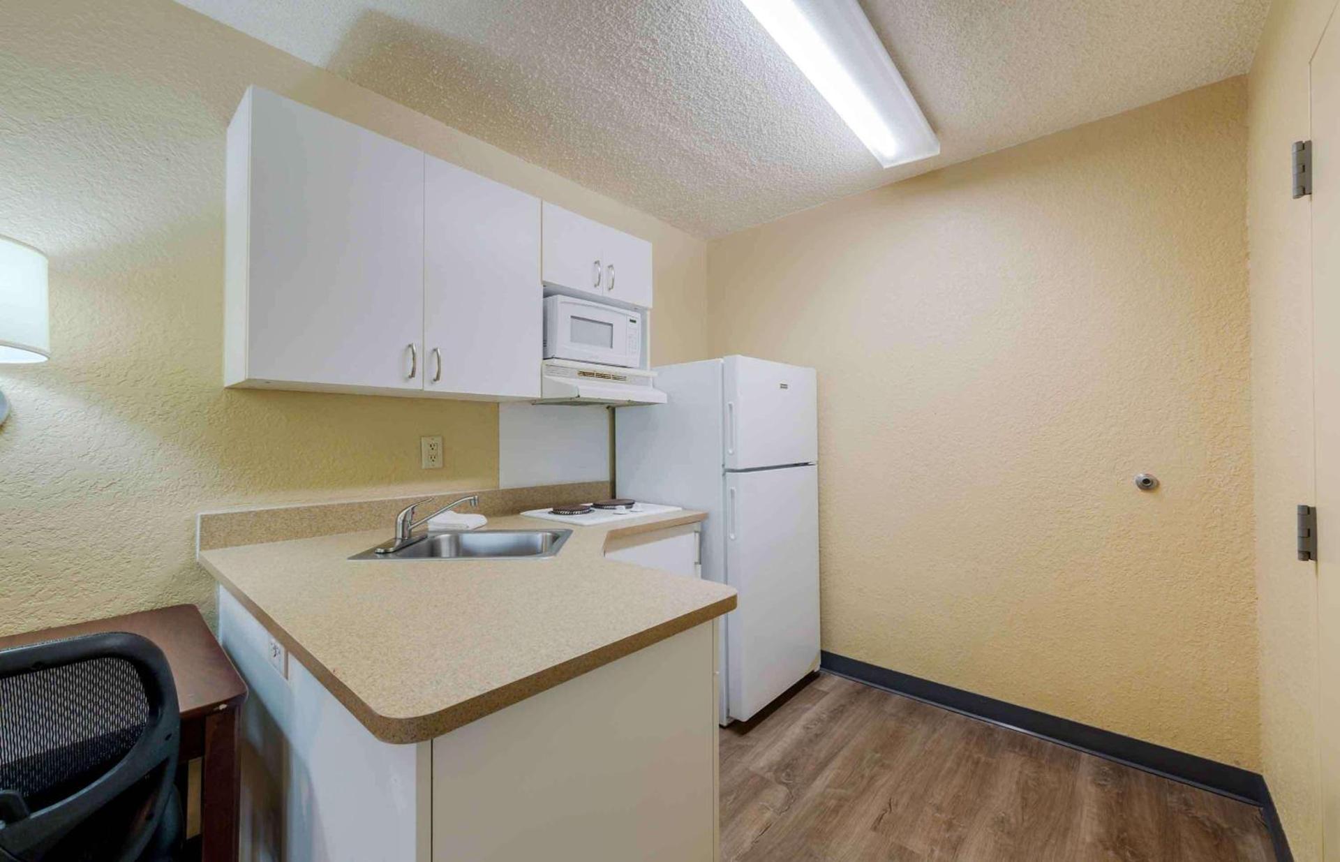 Extended Stay America Suites - Fort Lauderdale - Cypress Creek - Andrews Ave photo 13