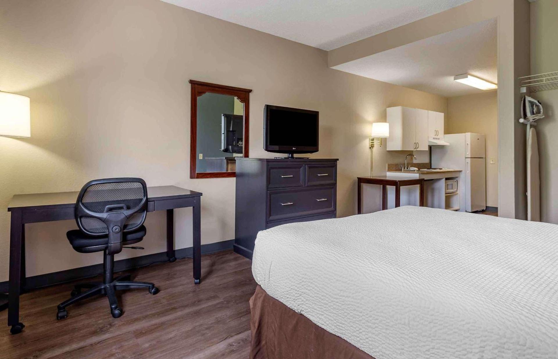 Extended Stay America Suites - Edison - Raritan Center photo 10