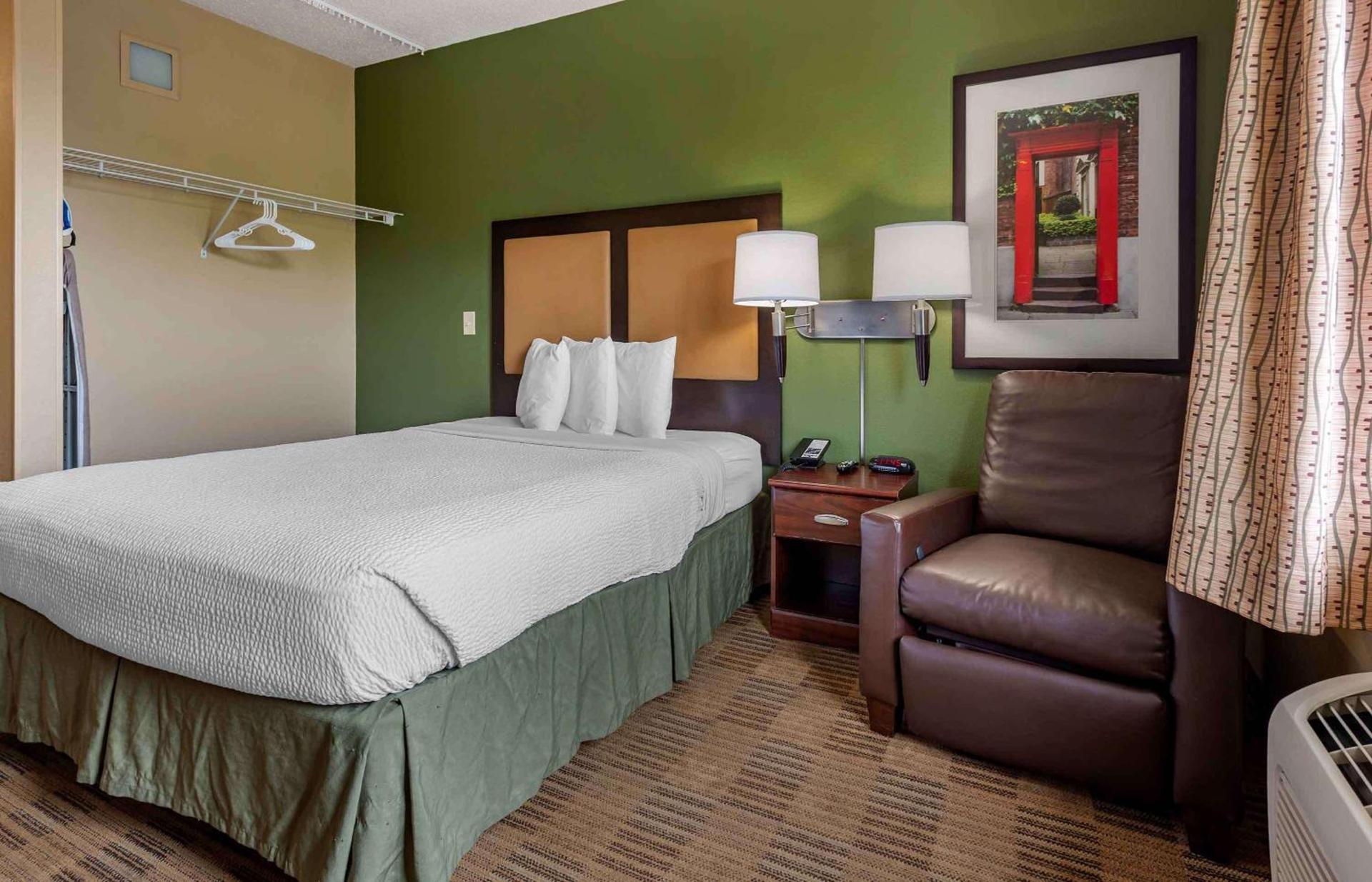 Extended Stay America Suites - Edison - Raritan Center photo 11