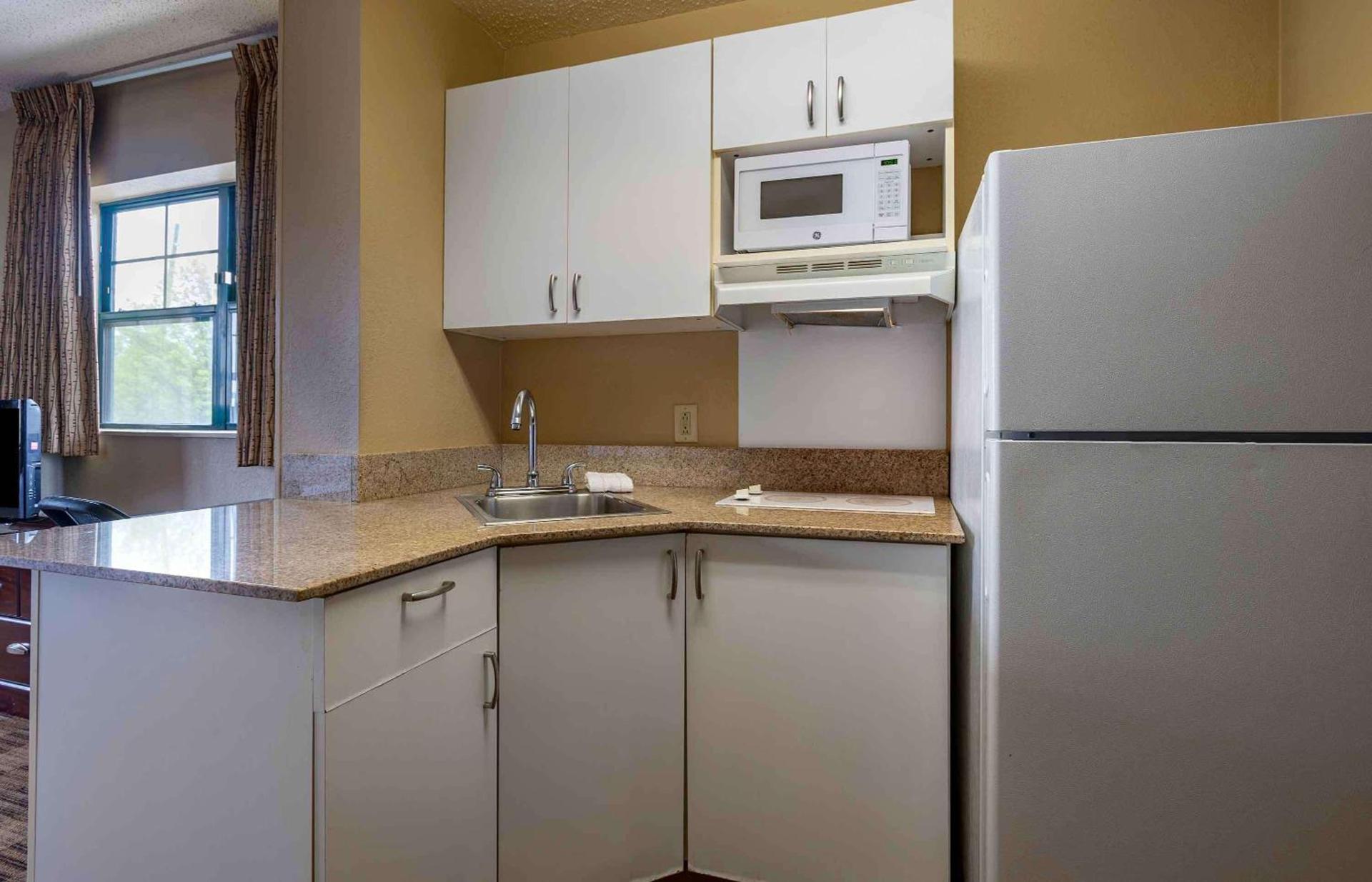 Extended Stay America Suites - Edison - Raritan Center photo 19