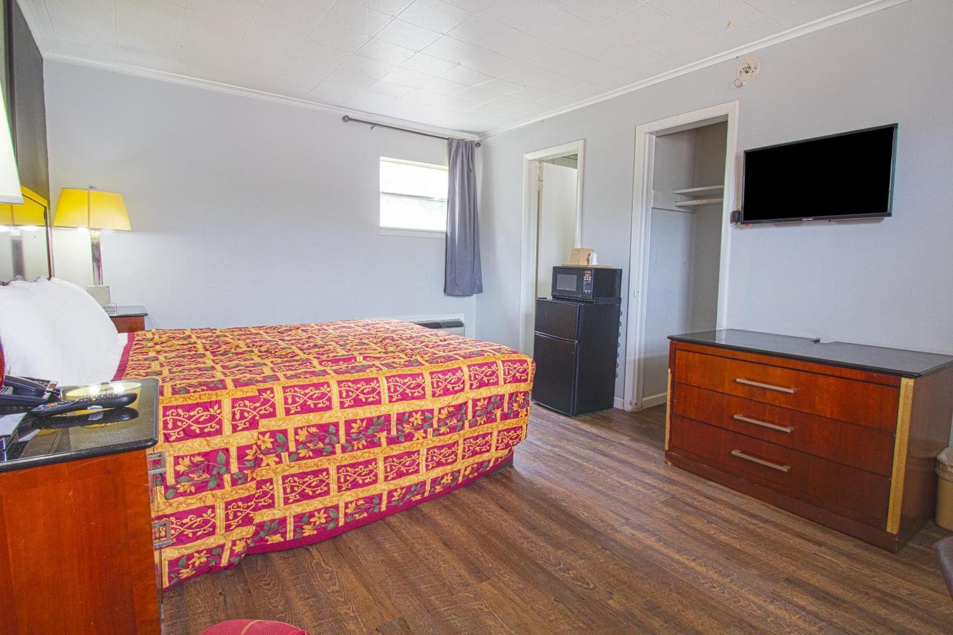 OYO Hotel McAlester OK S Main St photo 44