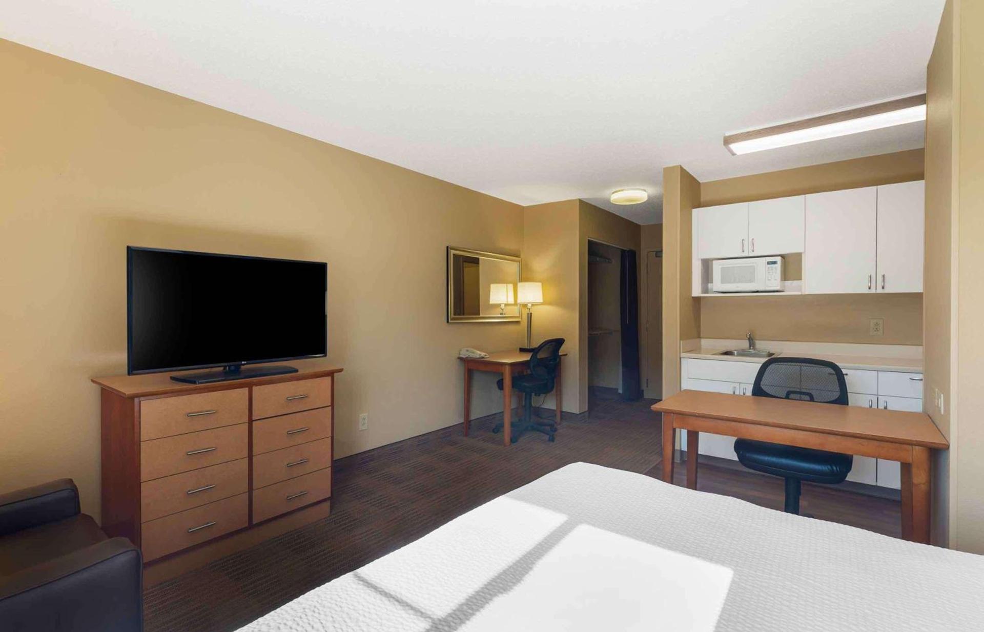 Extended Stay America Suites - Hartford - Farmington photo 12