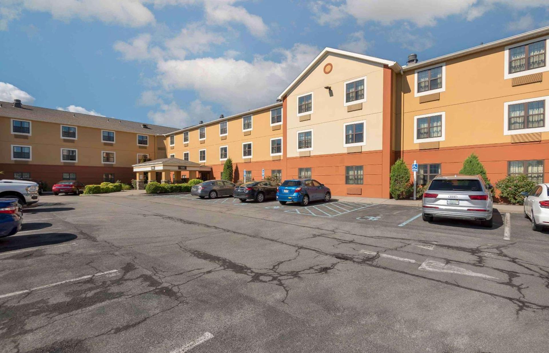 Studio 6 Corporate Extended Stay Buffalo Amherst NY photo 3