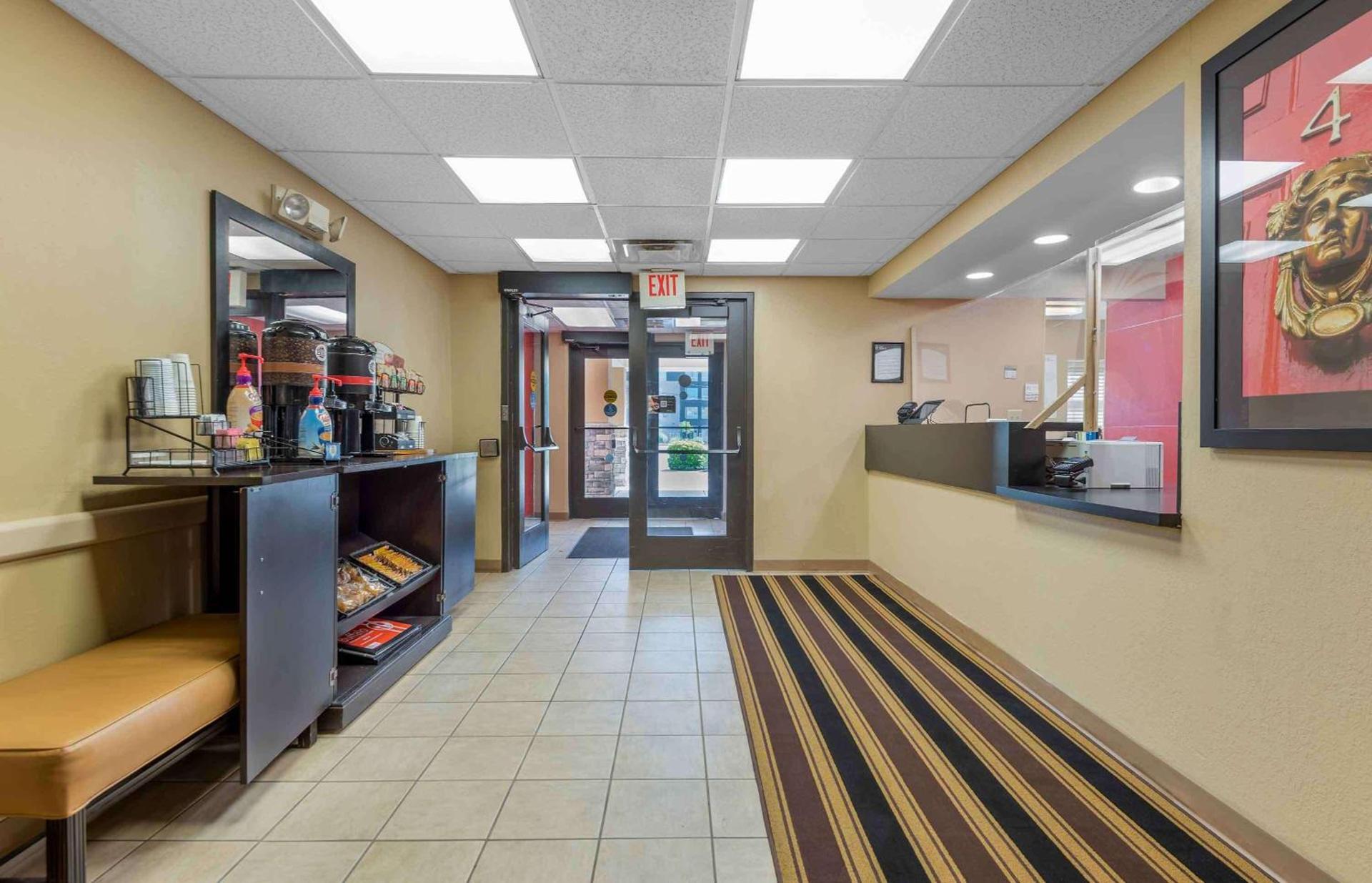 Studio 6 Corporate Extended Stay Buffalo Amherst NY photo 8