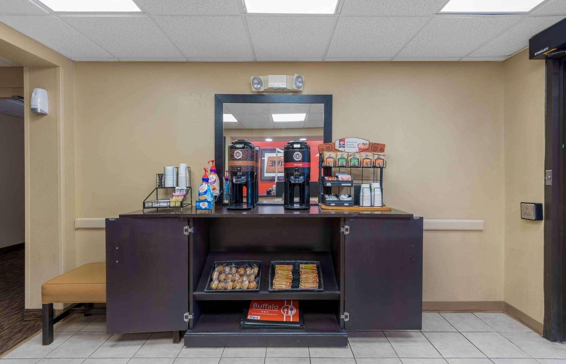 Studio 6 Corporate Extended Stay Buffalo Amherst NY photo 10