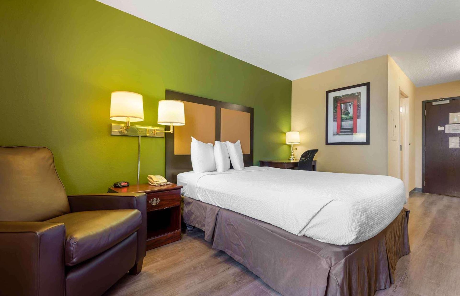 Studio 6 Corporate Extended Stay Buffalo Amherst NY photo 12