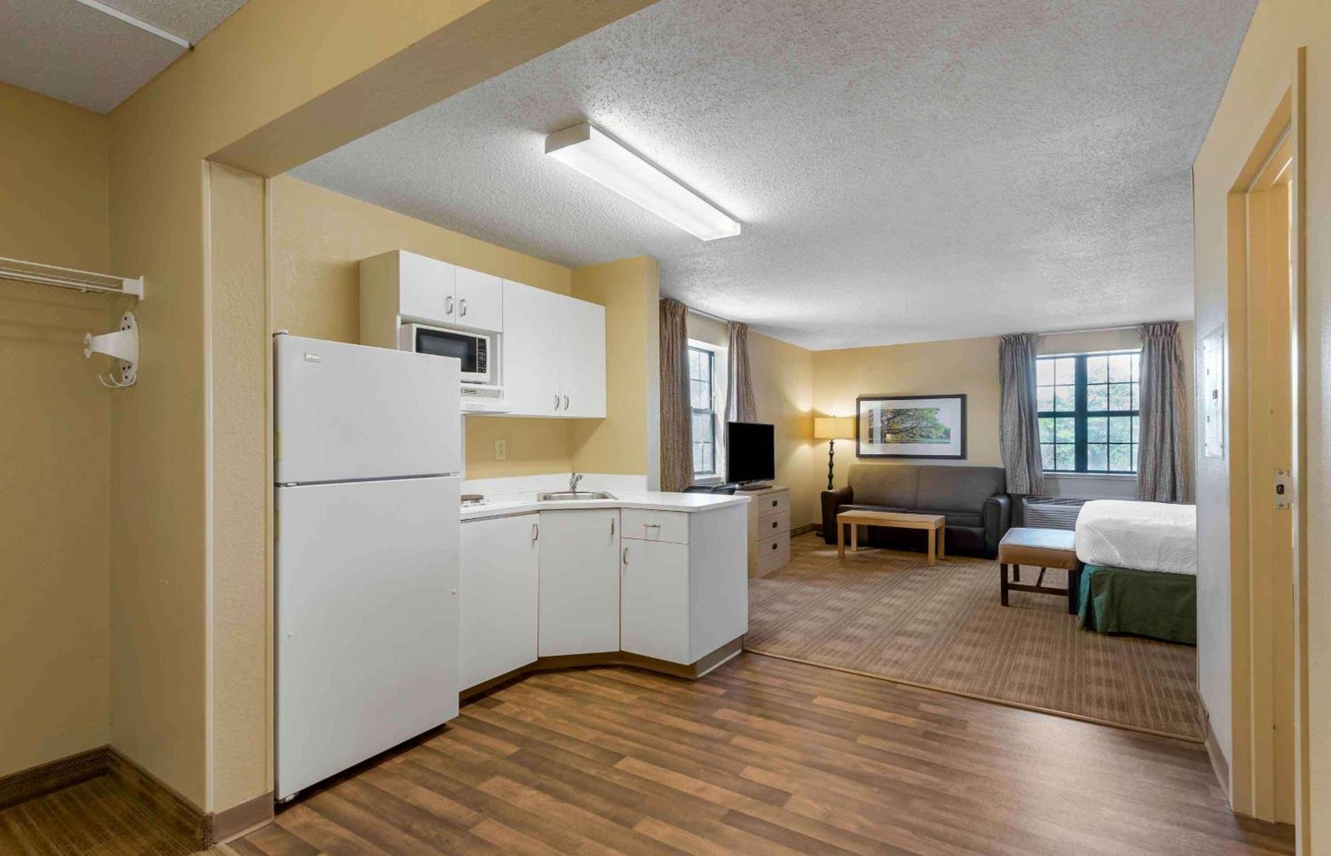 Studio 6 Corporate Extended Stay Buffalo Amherst NY photo 26