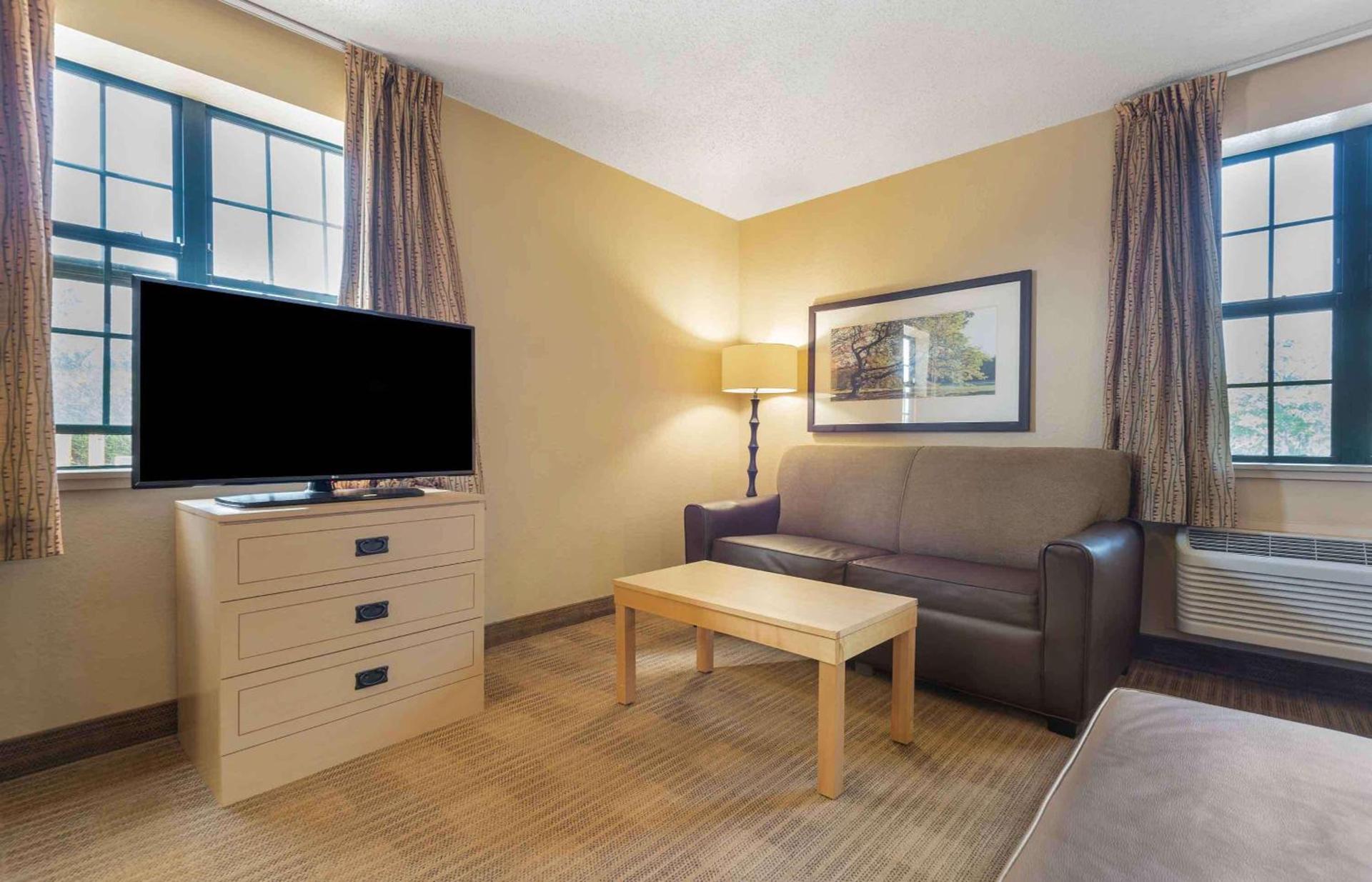 Studio 6 Corporate Extended Stay Buffalo Amherst NY photo 25