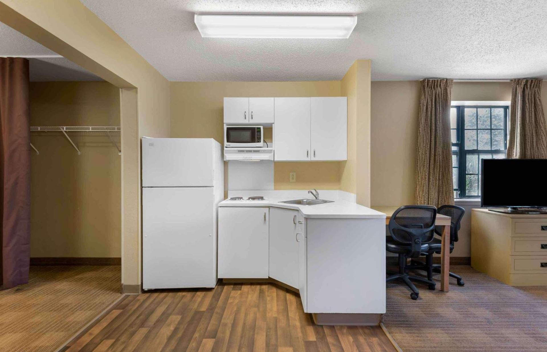Studio 6 Corporate Extended Stay Buffalo Amherst NY photo 27