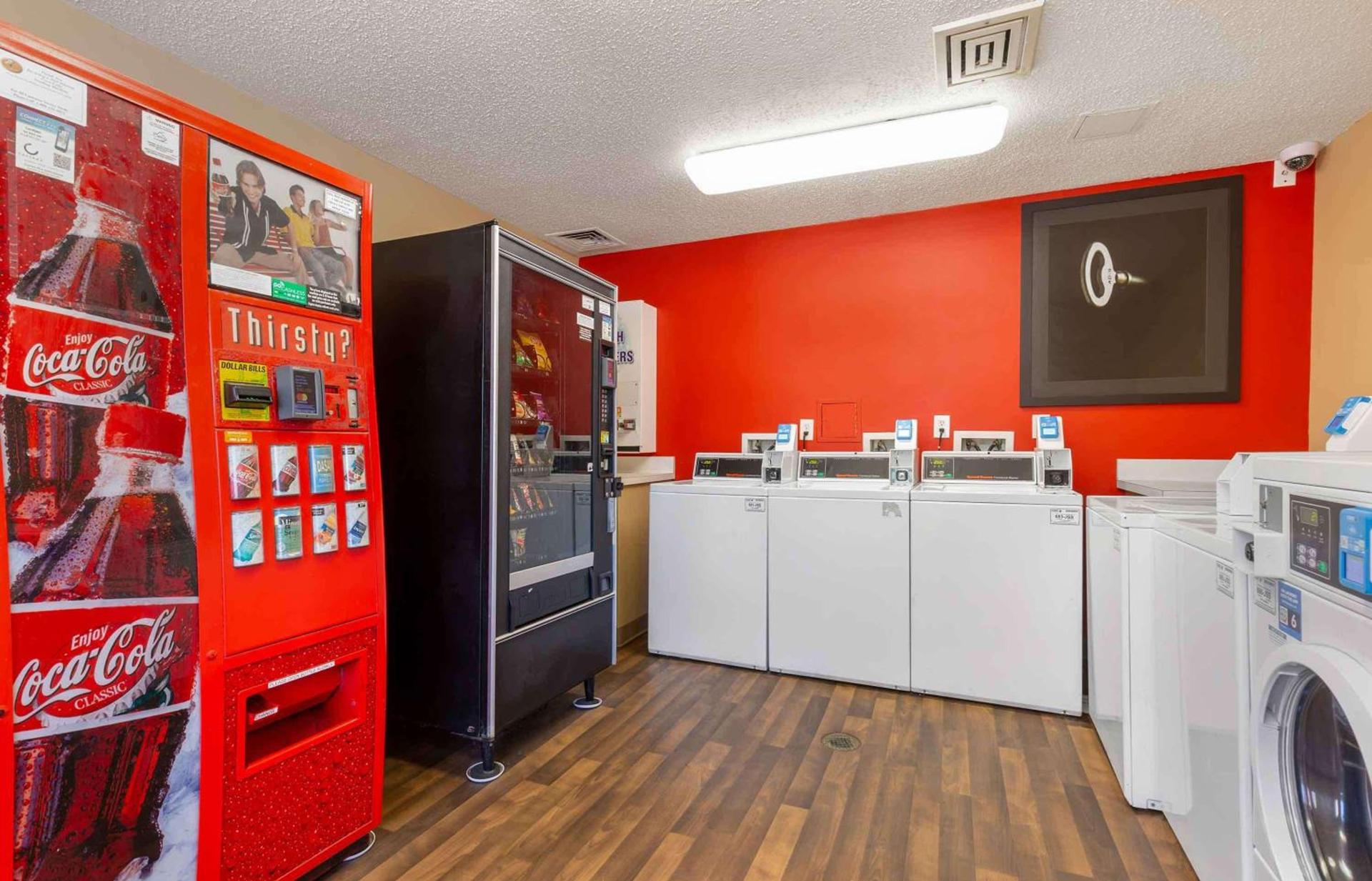 HomeTowne Studios by Red Roof Chantilly photo 34