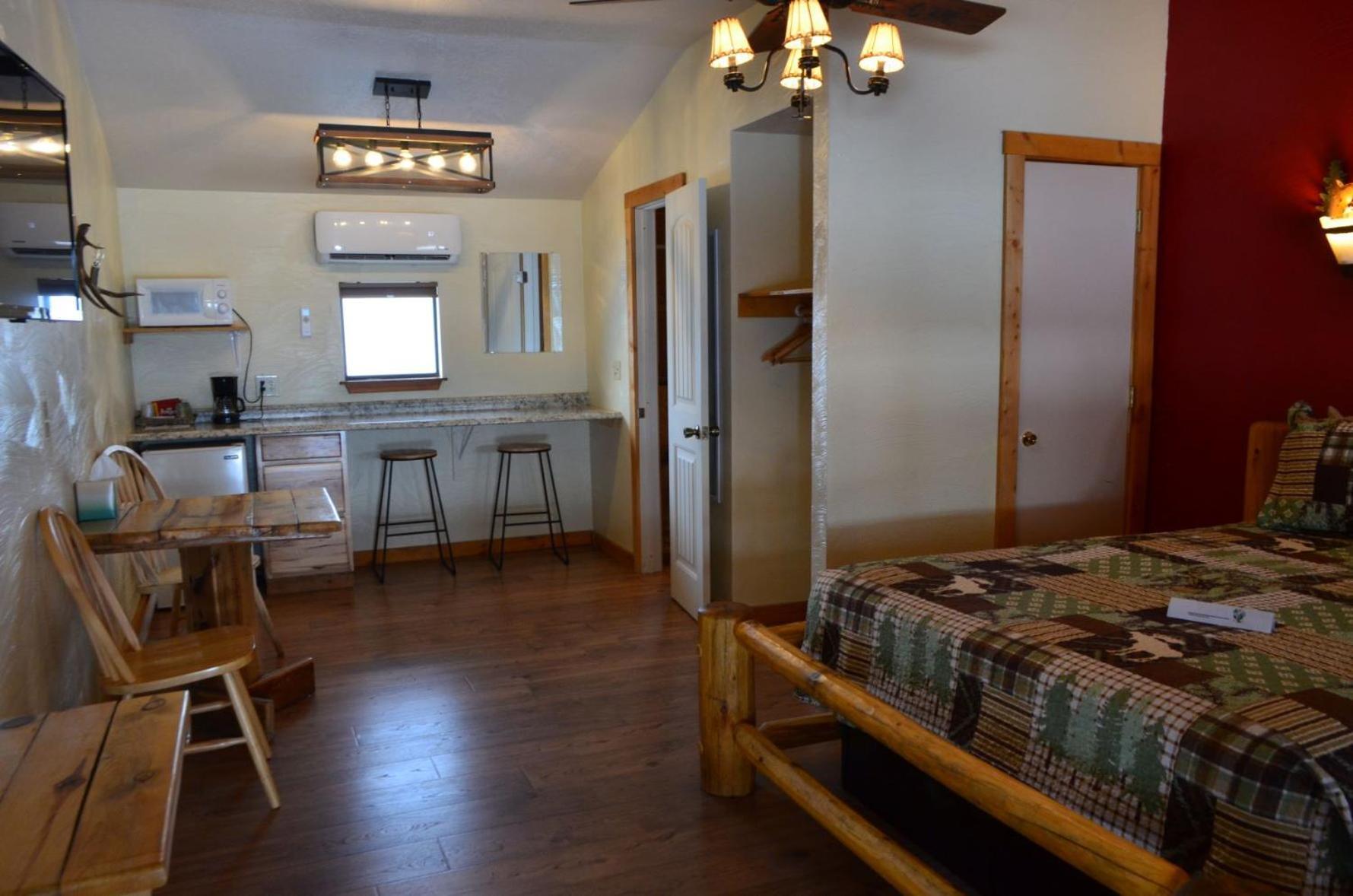 Nine Pines Motel photo 9