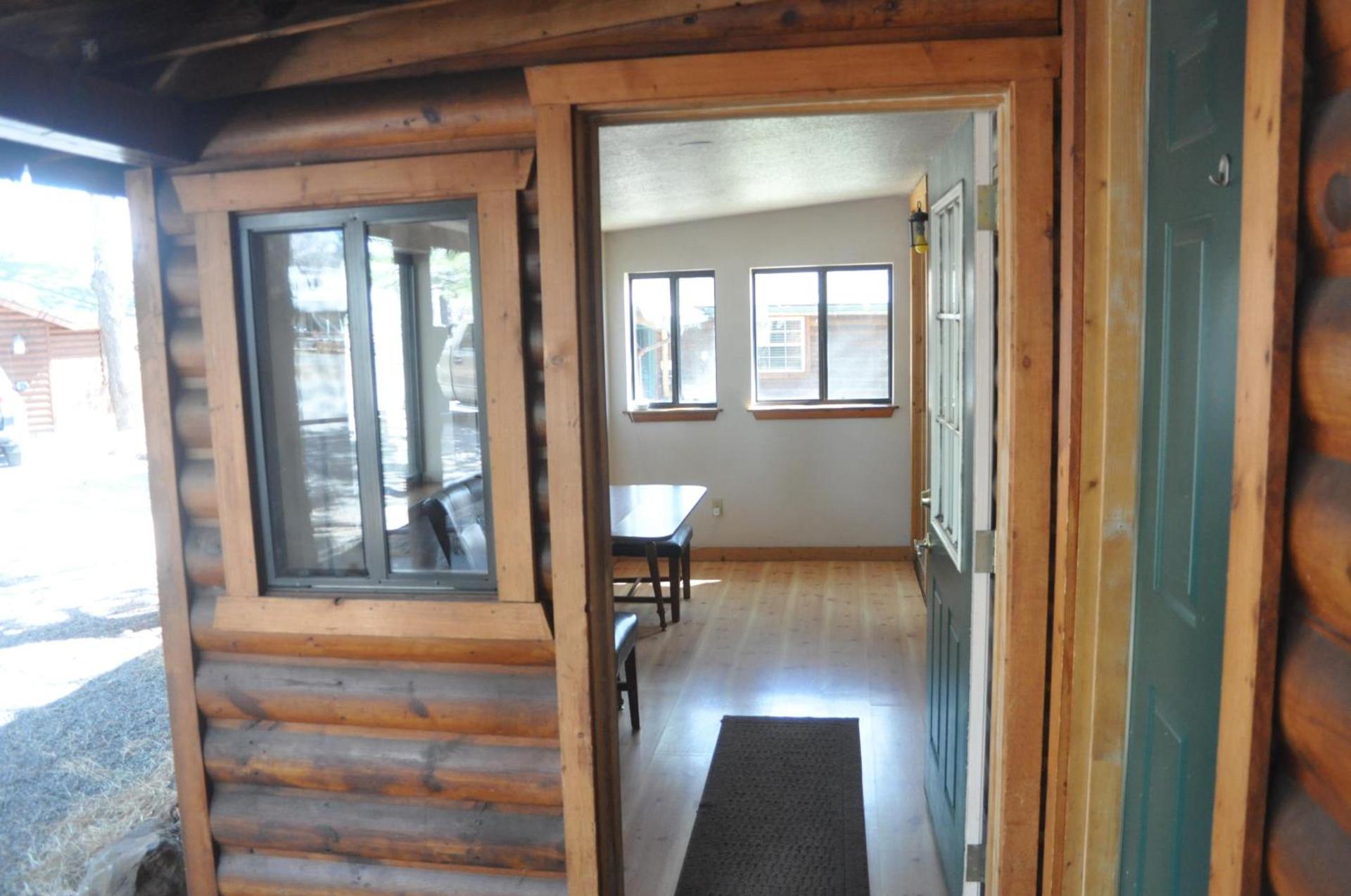 Nine Pines Motel photo 12
