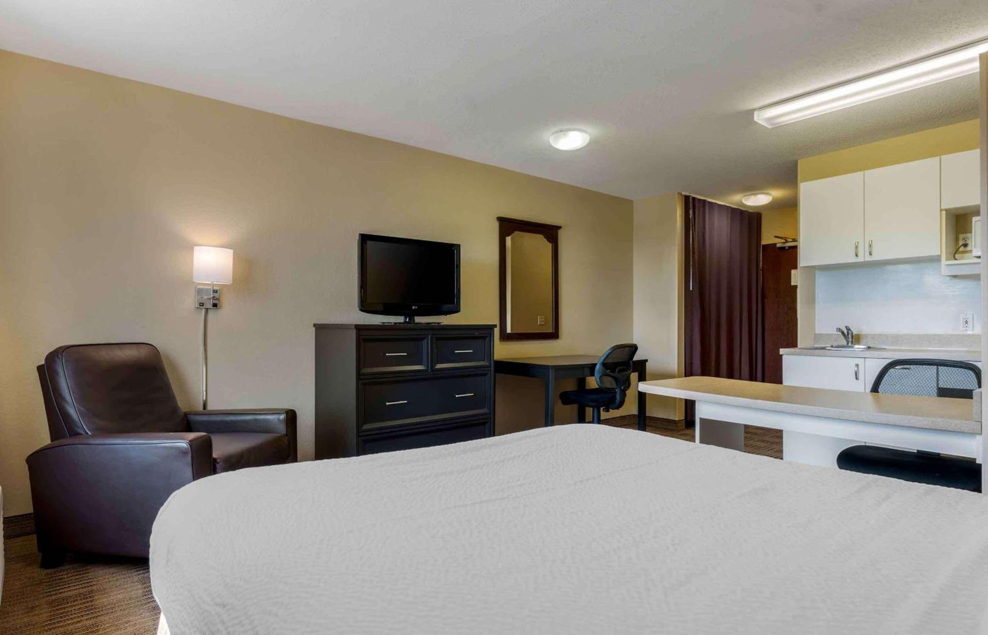 Extended Stay America Suites - Chicago - Gurnee photo 12