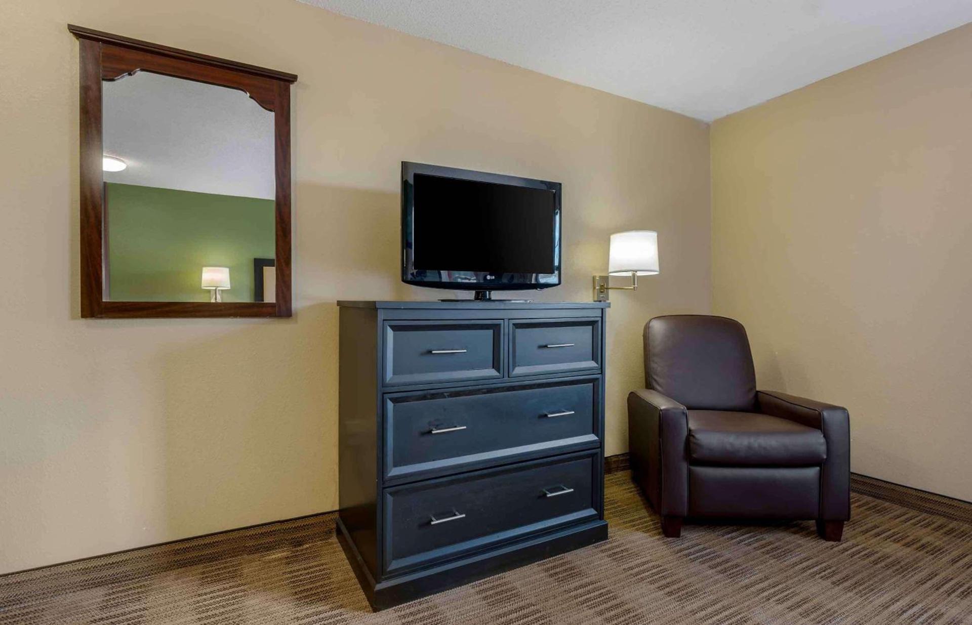 Extended Stay America Suites - Chicago - Gurnee photo 13