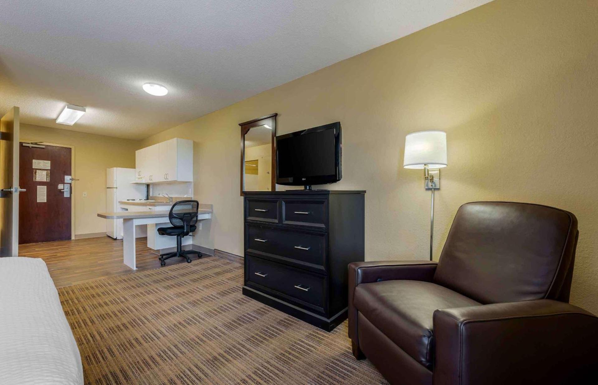 Extended Stay America Suites - Chicago - Gurnee photo 17