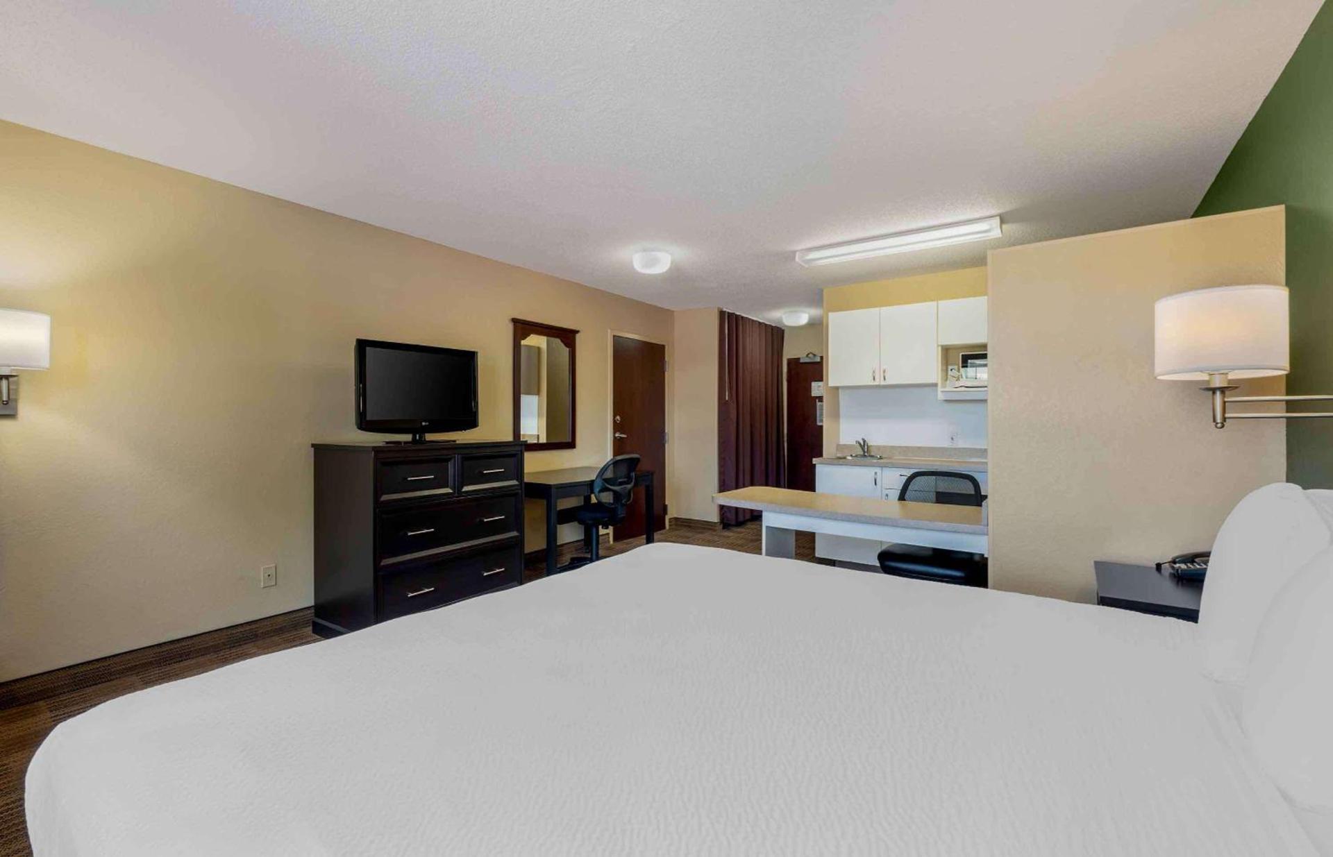 Extended Stay America Suites - Chicago - Gurnee photo 25