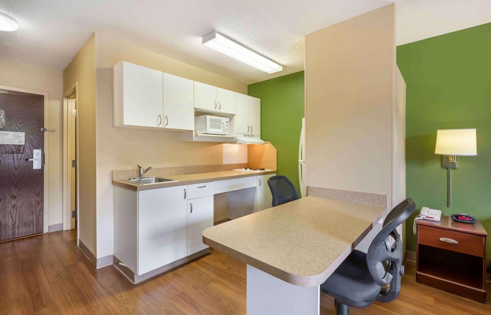 Extended Stay America Select Suites - Chicago - Naperville - West photo 8