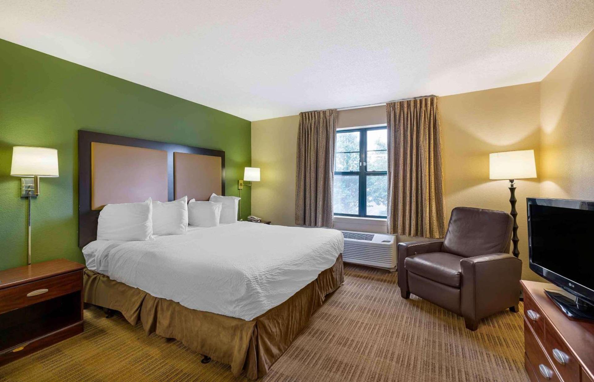 Extended Stay America Select Suites - Chicago - Naperville - West photo 13