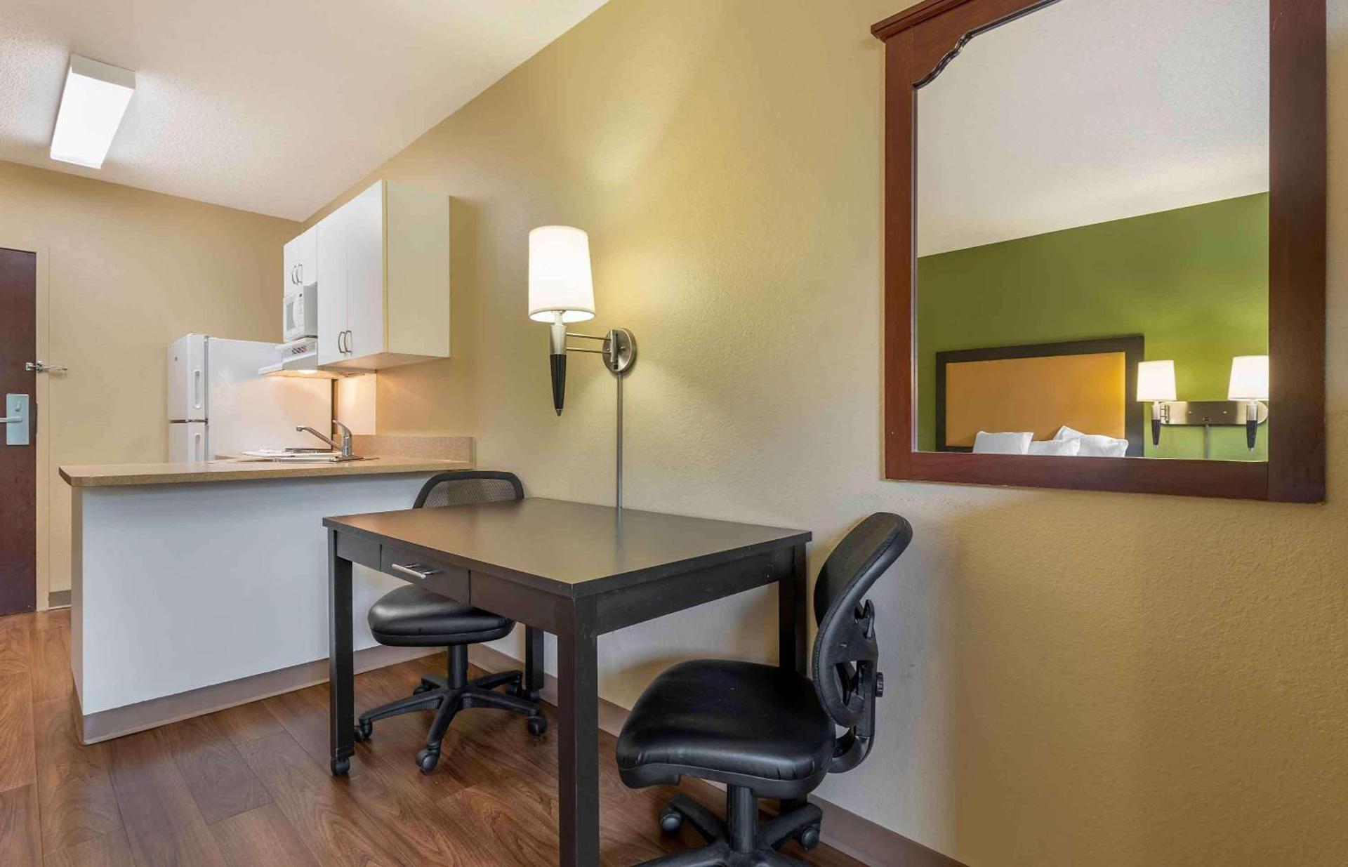 Extended Stay America Suites - Bloomington - Normal photo 18