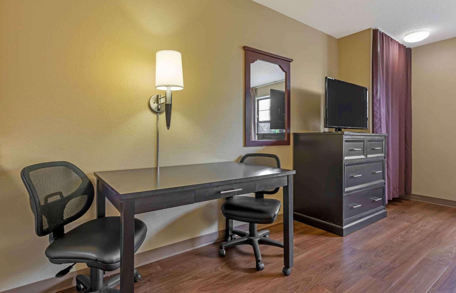 Extended Stay America Suites - Bloomington - Normal photo 19