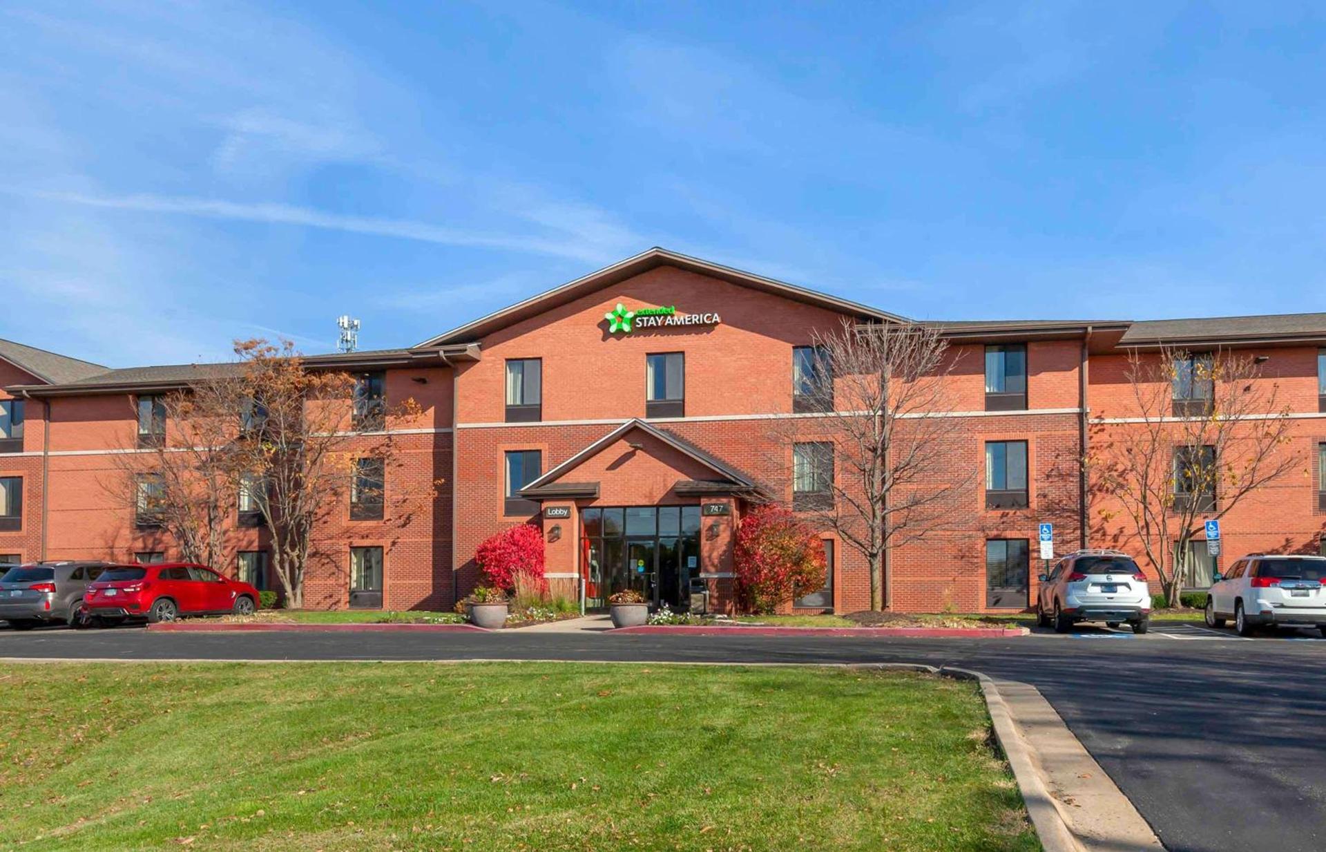 Extended Stay America Select Suites - Rockford - State Street photo 2