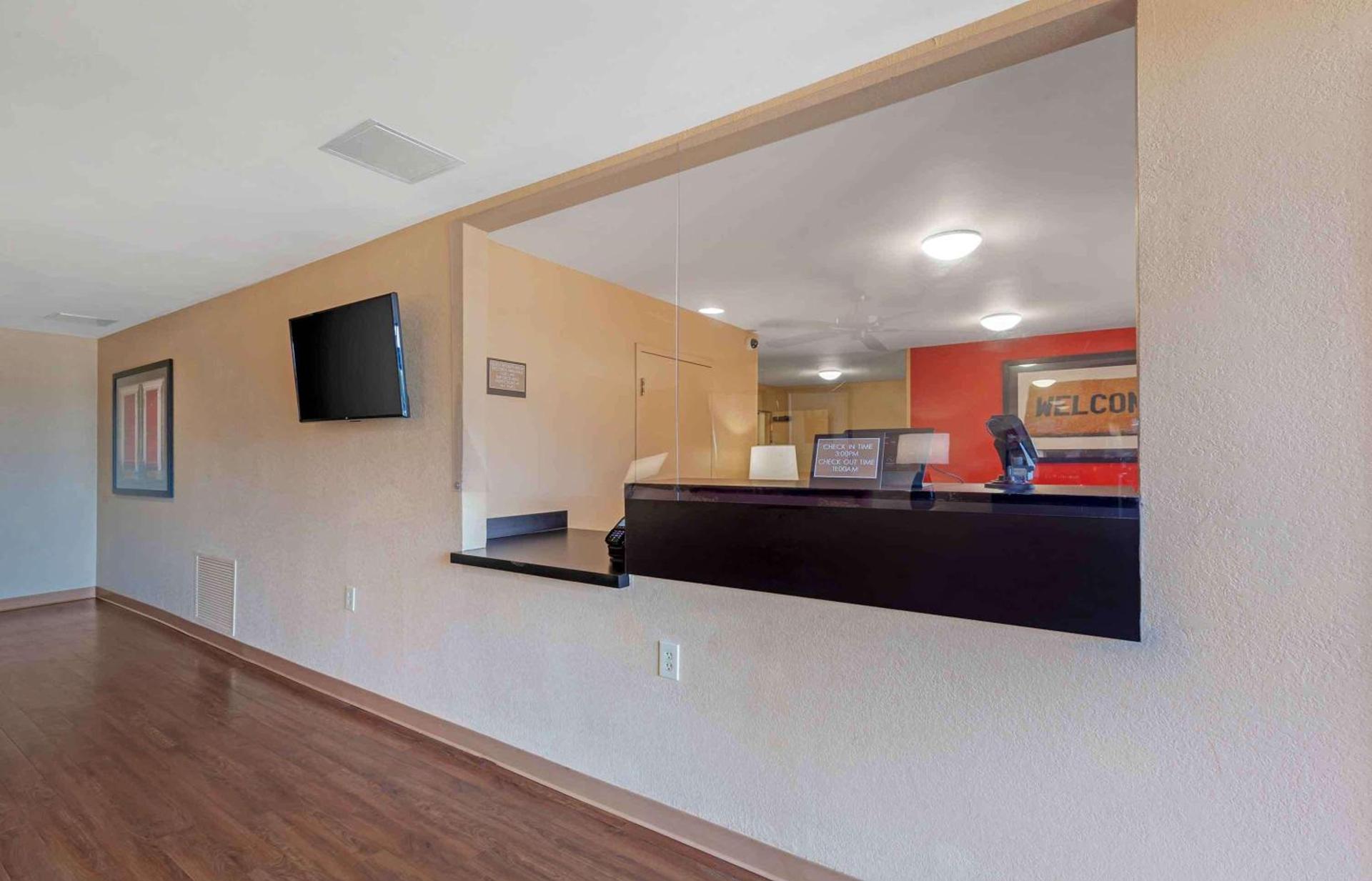 Extended Stay America Select Suites - Rockford - State Street photo 5