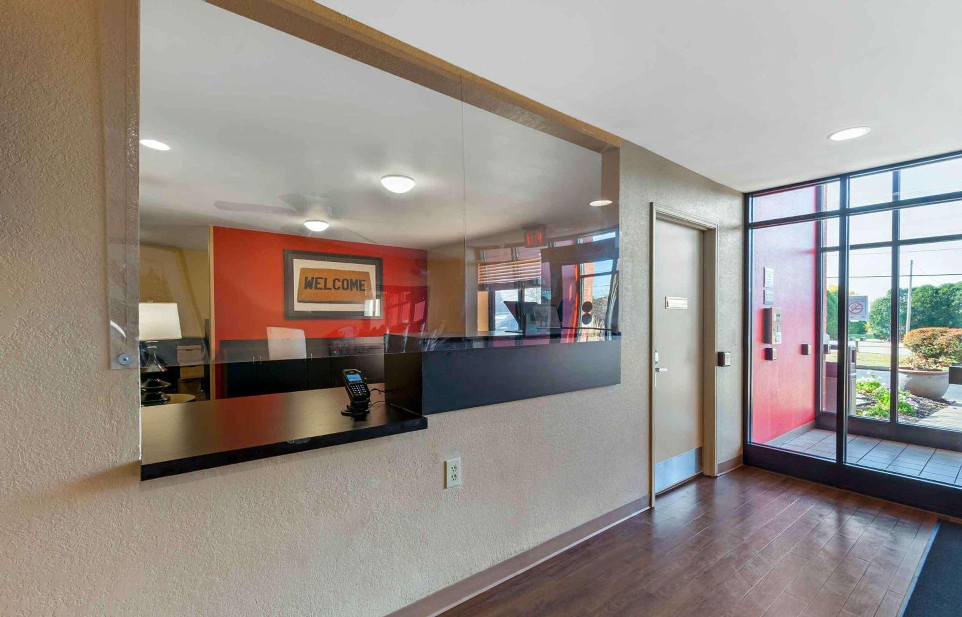 Extended Stay America Select Suites - Rockford - State Street photo 4