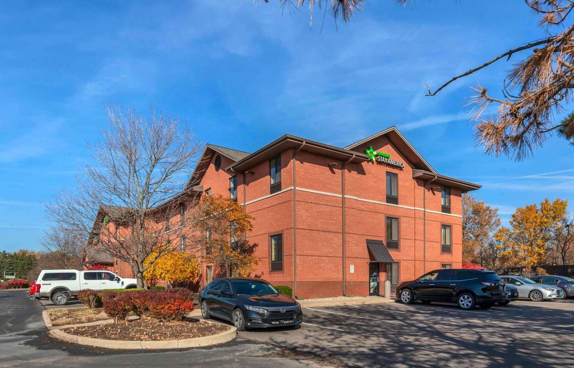 Extended Stay America Select Suites - Rockford - State Street photo 3