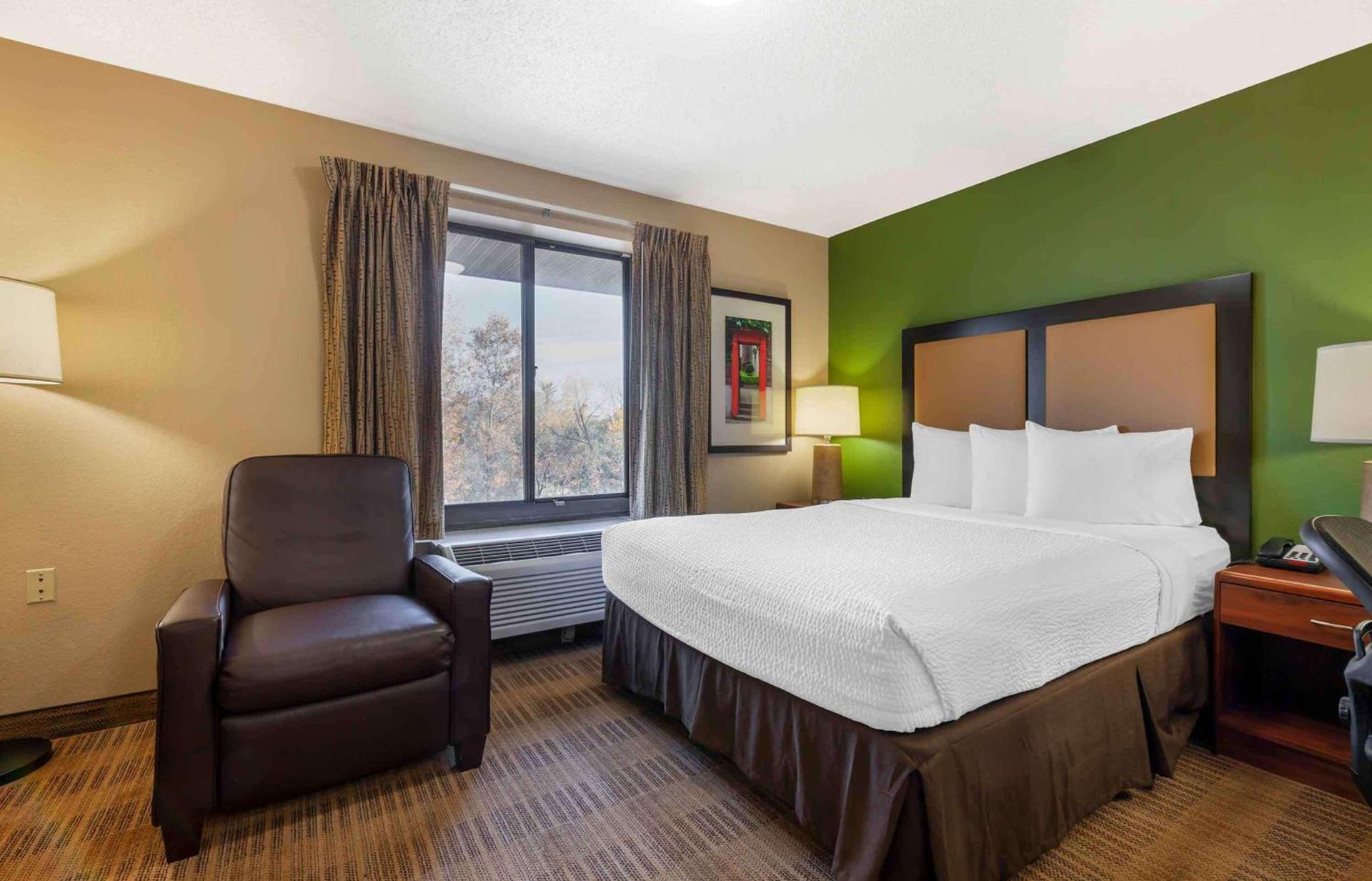 Extended Stay America Select Suites - Rockford - State Street photo 6