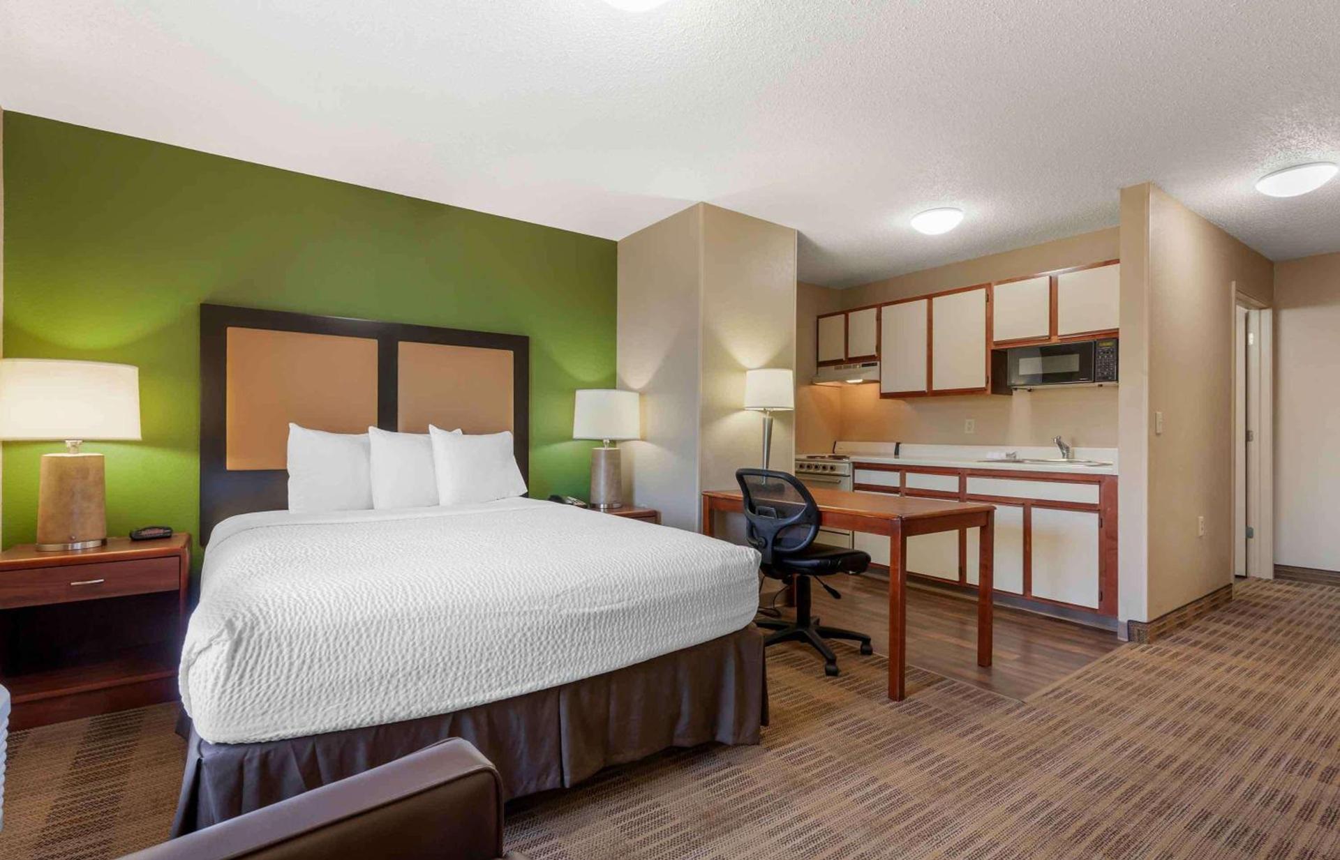 Extended Stay America Select Suites - Rockford - State Street photo 7