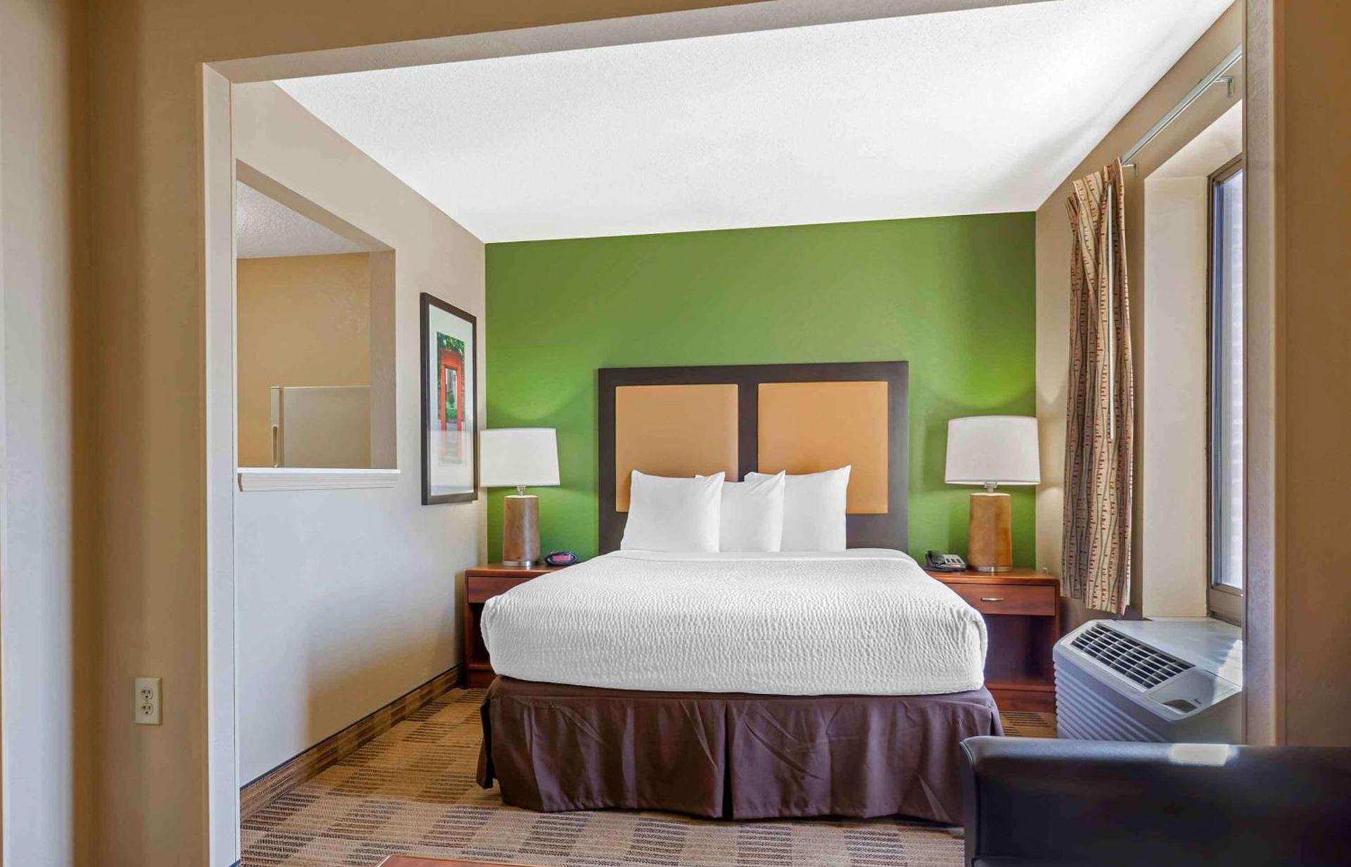 Extended Stay America Select Suites - Rockford - State Street photo 11