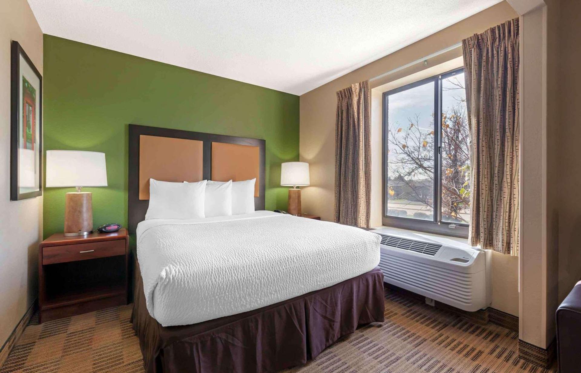 Extended Stay America Select Suites - Rockford - State Street photo 10
