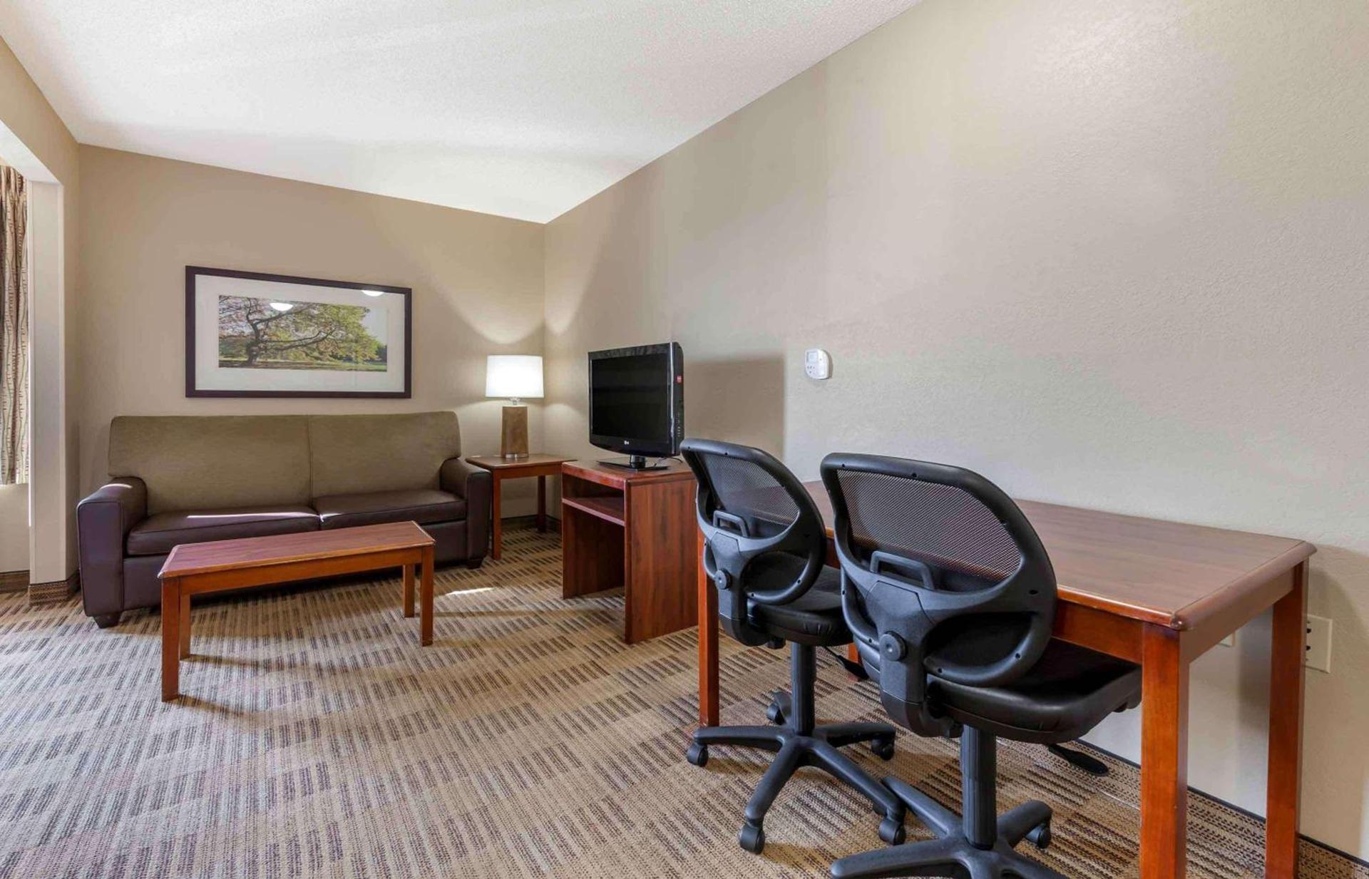 Extended Stay America Select Suites - Rockford - State Street photo 16