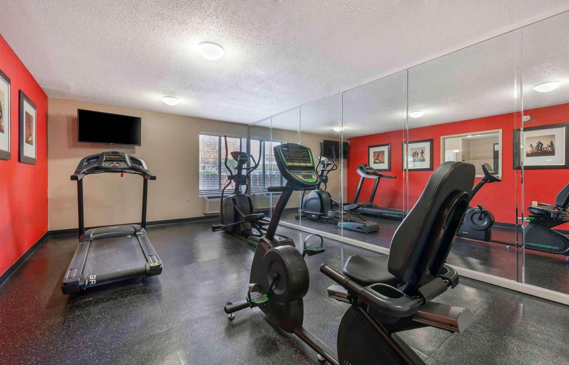 Extended Stay America Select Suites - Rockford - State Street photo 30