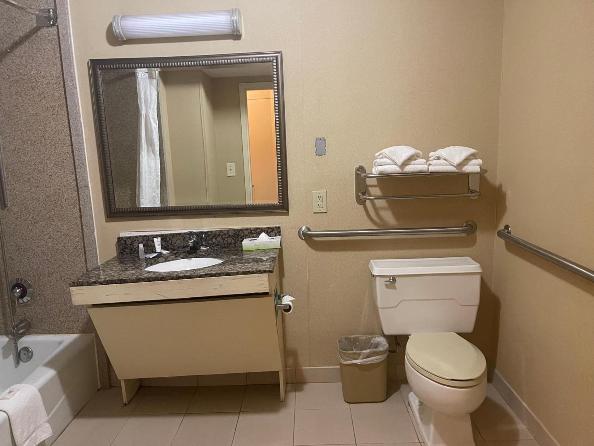 Budgetel Inn & Suites Atlanta photo 32