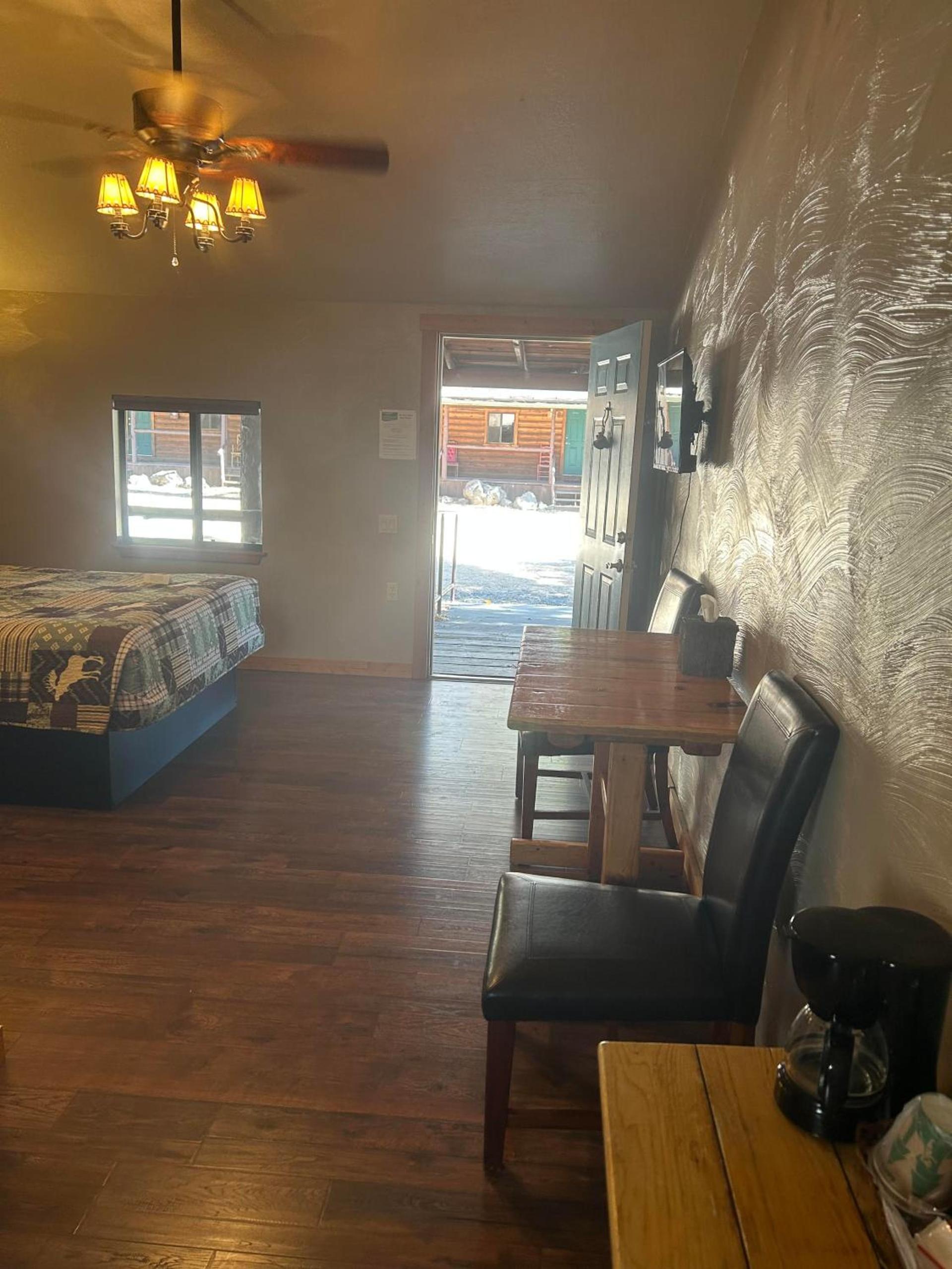 Nine Pines Motel photo 13