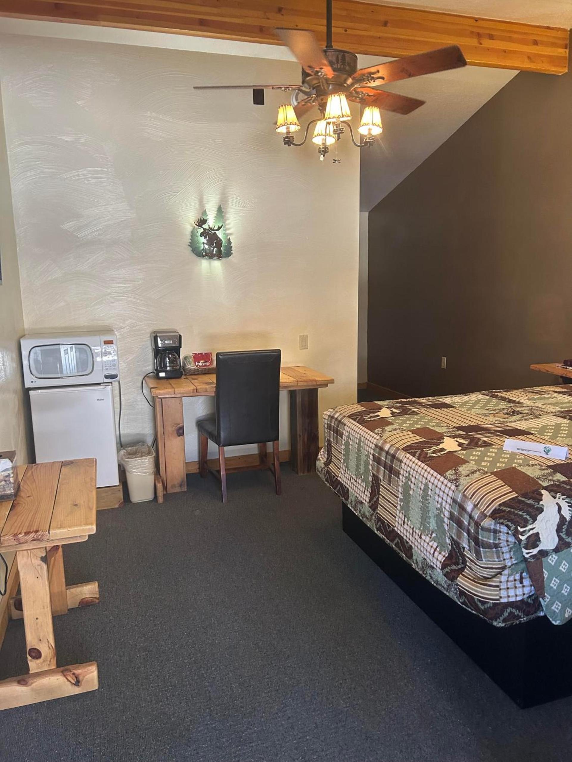 Nine Pines Motel photo 14