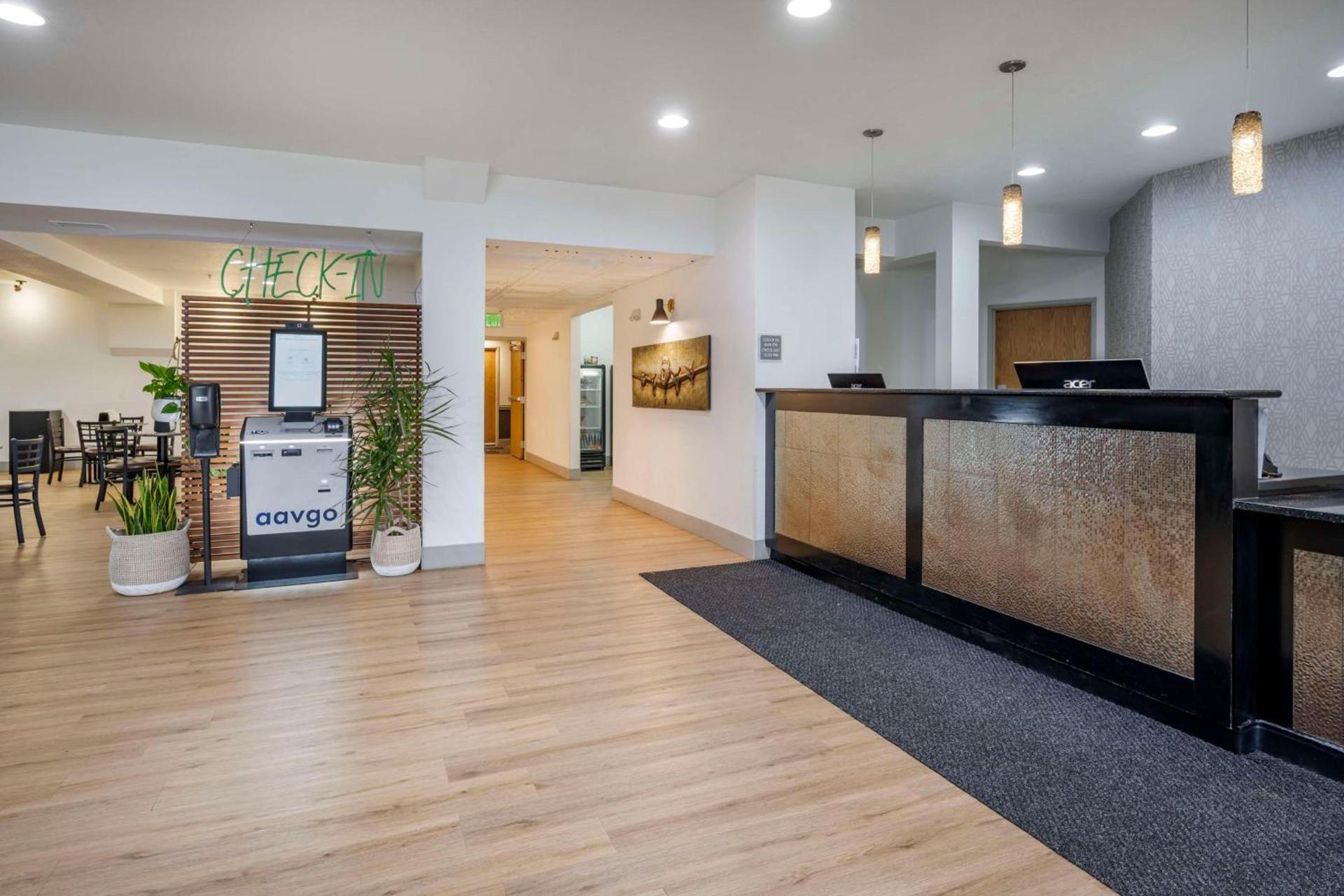 Best Western PLUS Peppertree Airport Inn photo 2