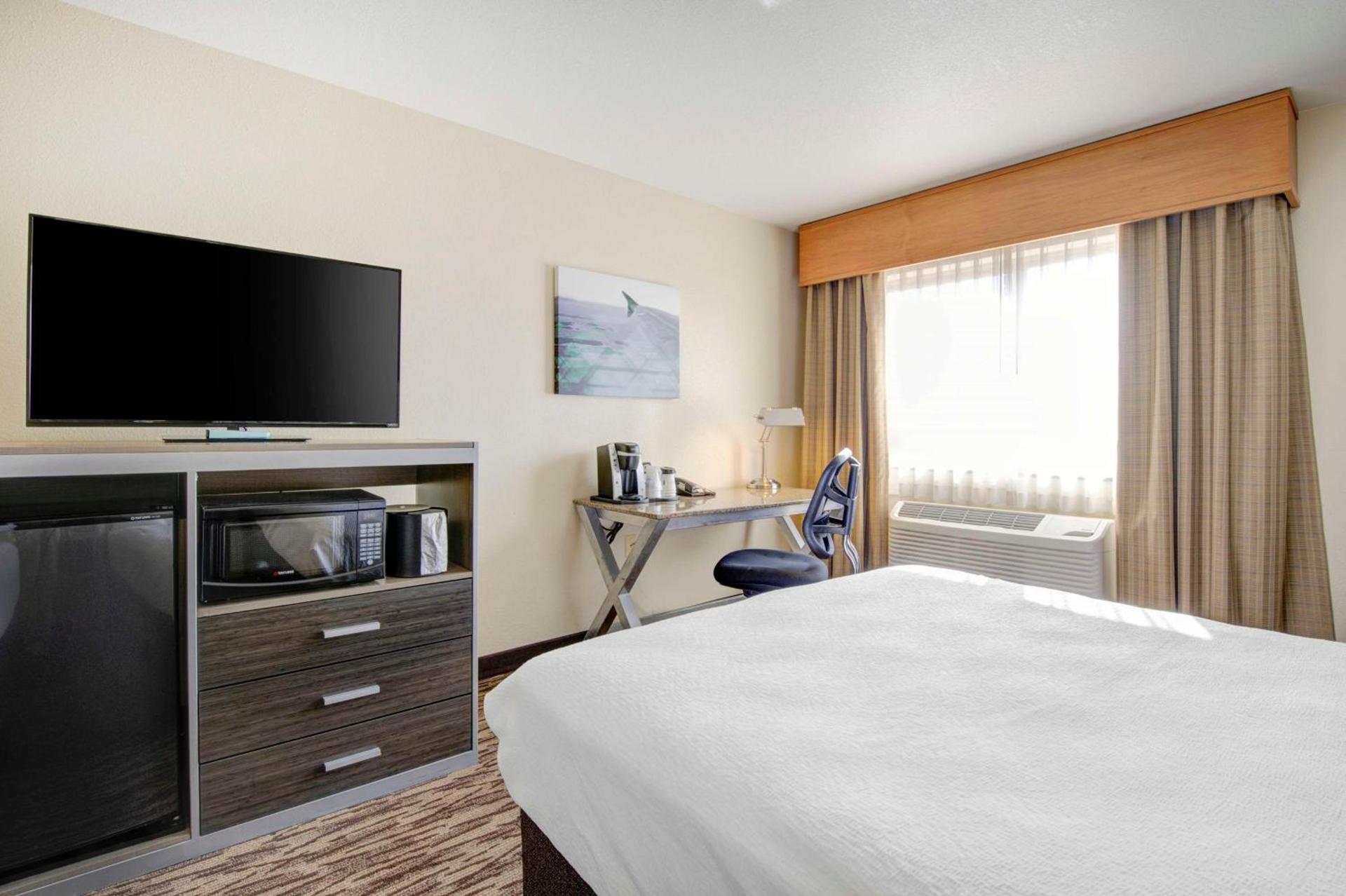 Best Western PLUS Peppertree Airport Inn photo 14
