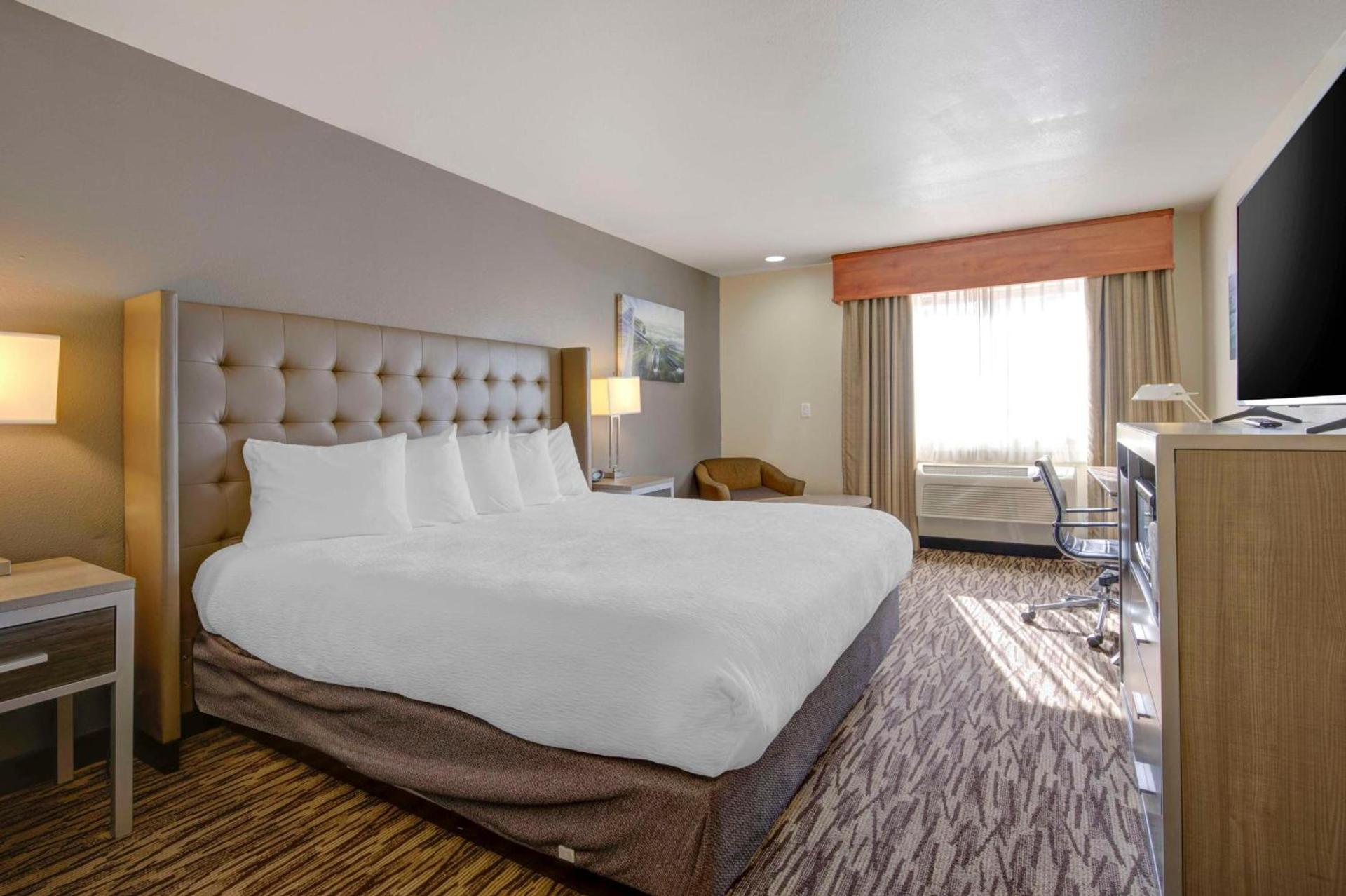 Best Western PLUS Peppertree Airport Inn photo 17