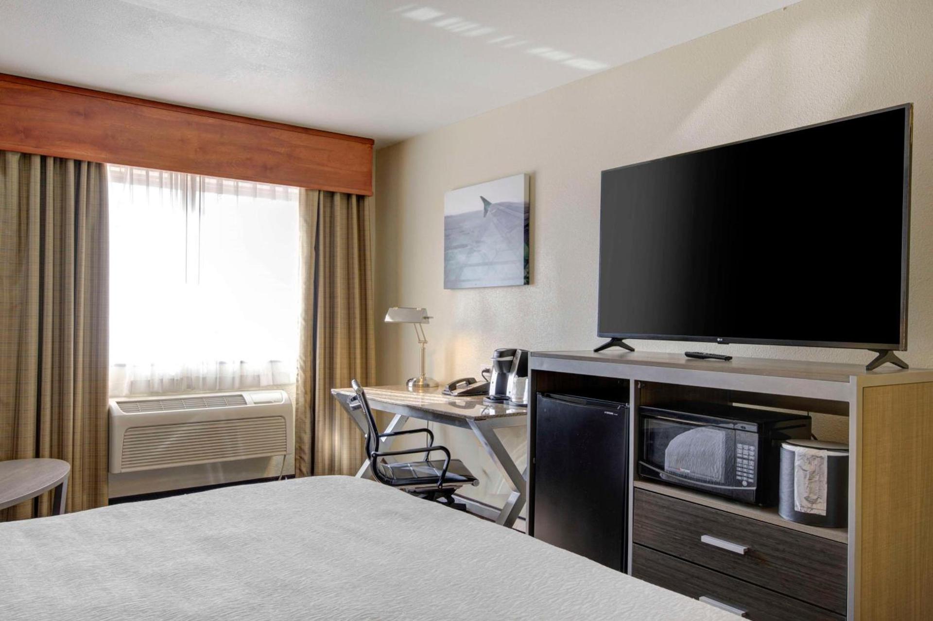 Best Western PLUS Peppertree Airport Inn photo 18