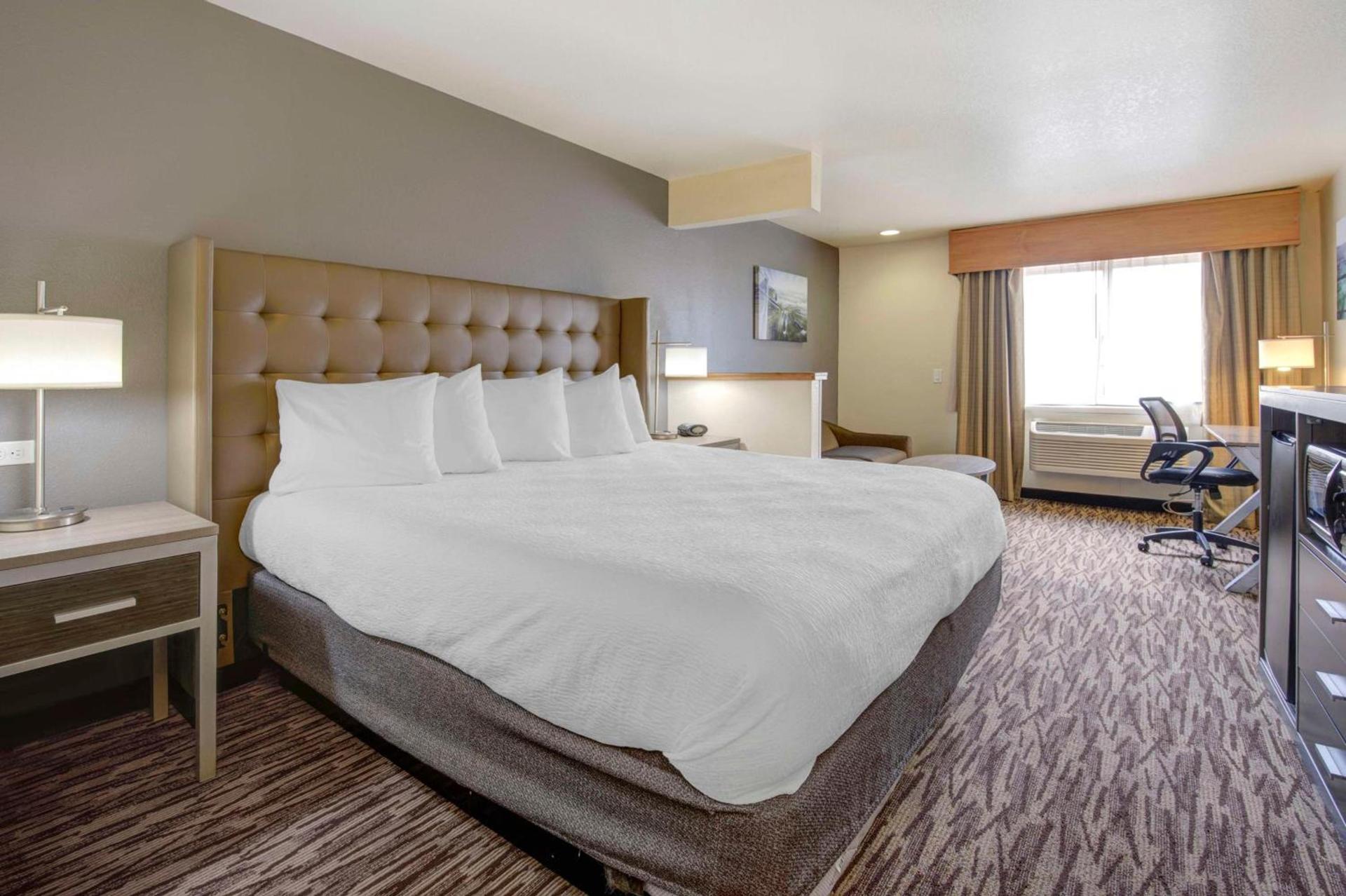Best Western PLUS Peppertree Airport Inn photo 24