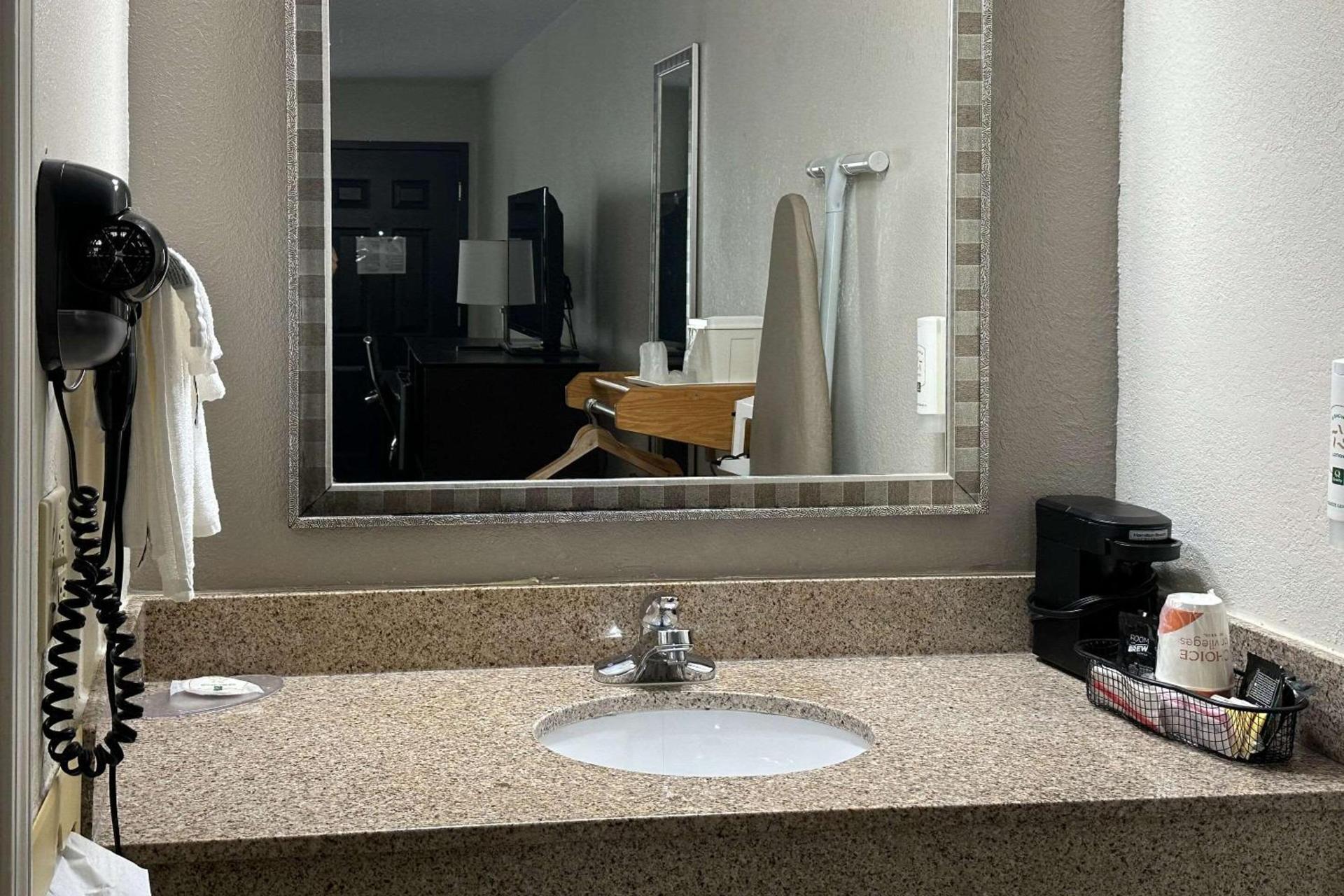 Quality Inn Calhoun North I-75 photo 11