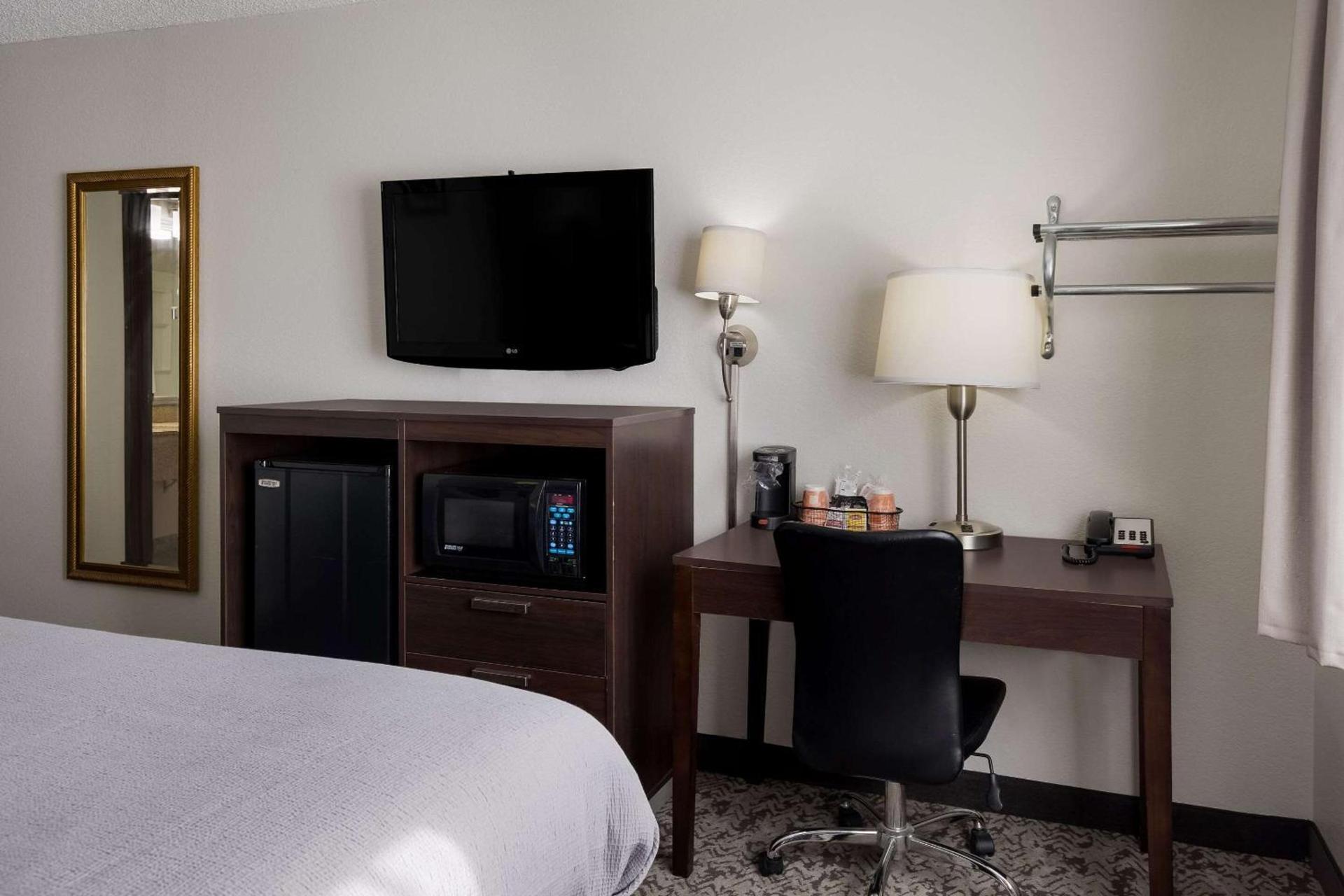 Quality Inn Hall of Fame photo 22