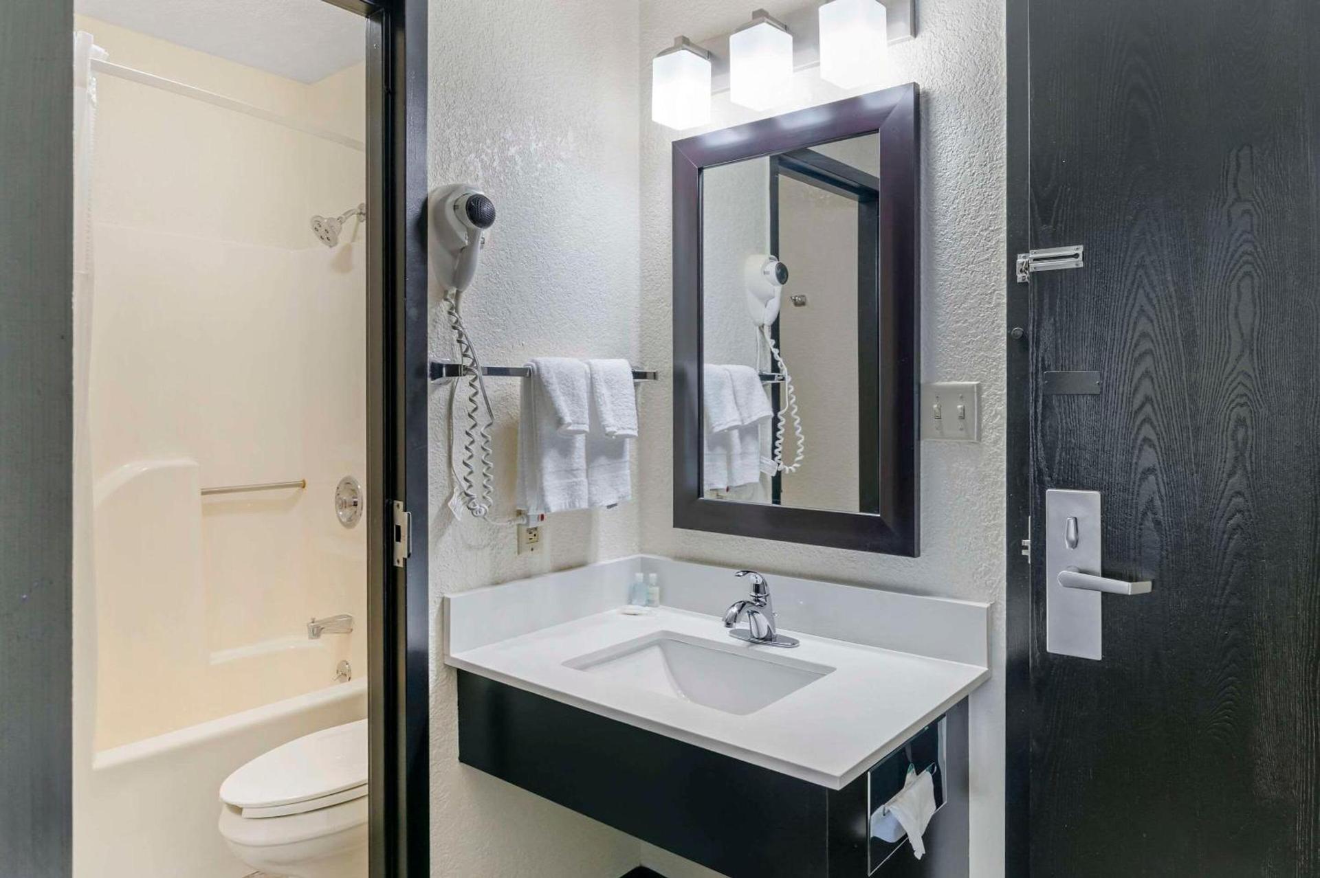 Clarion Pointe Jasper photo 8