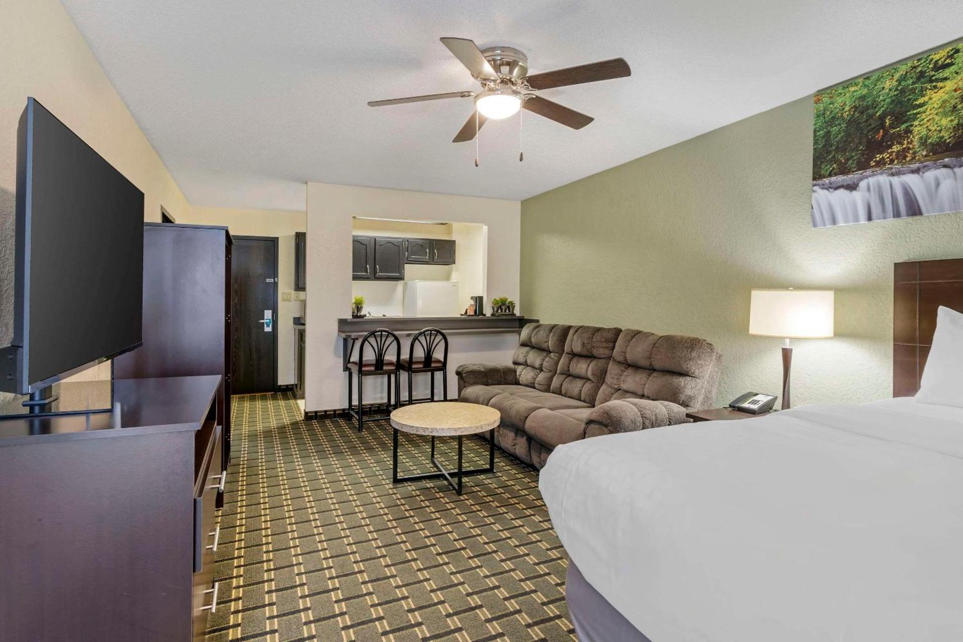 Clarion Pointe Jasper photo 14